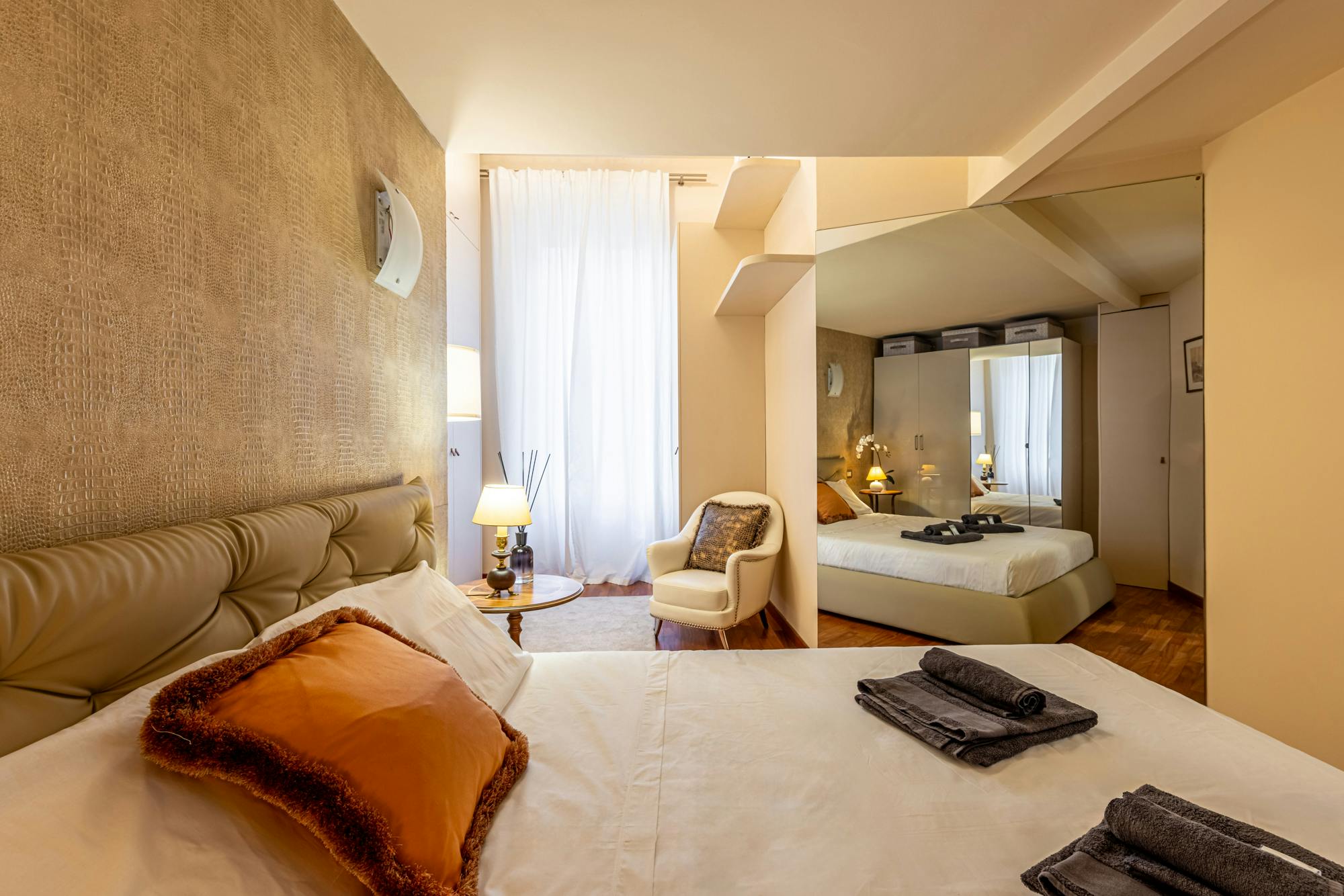 Apartment for rent for €1,700 per month in Milan, Piazza Caiazzo