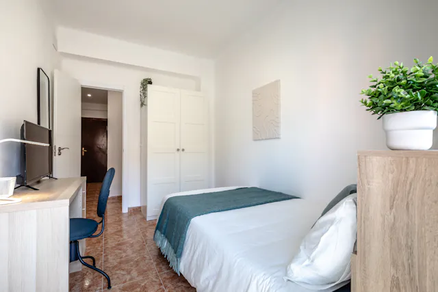 Private room in Carrer de Mendizábal, Valencia (1601417) room image 2