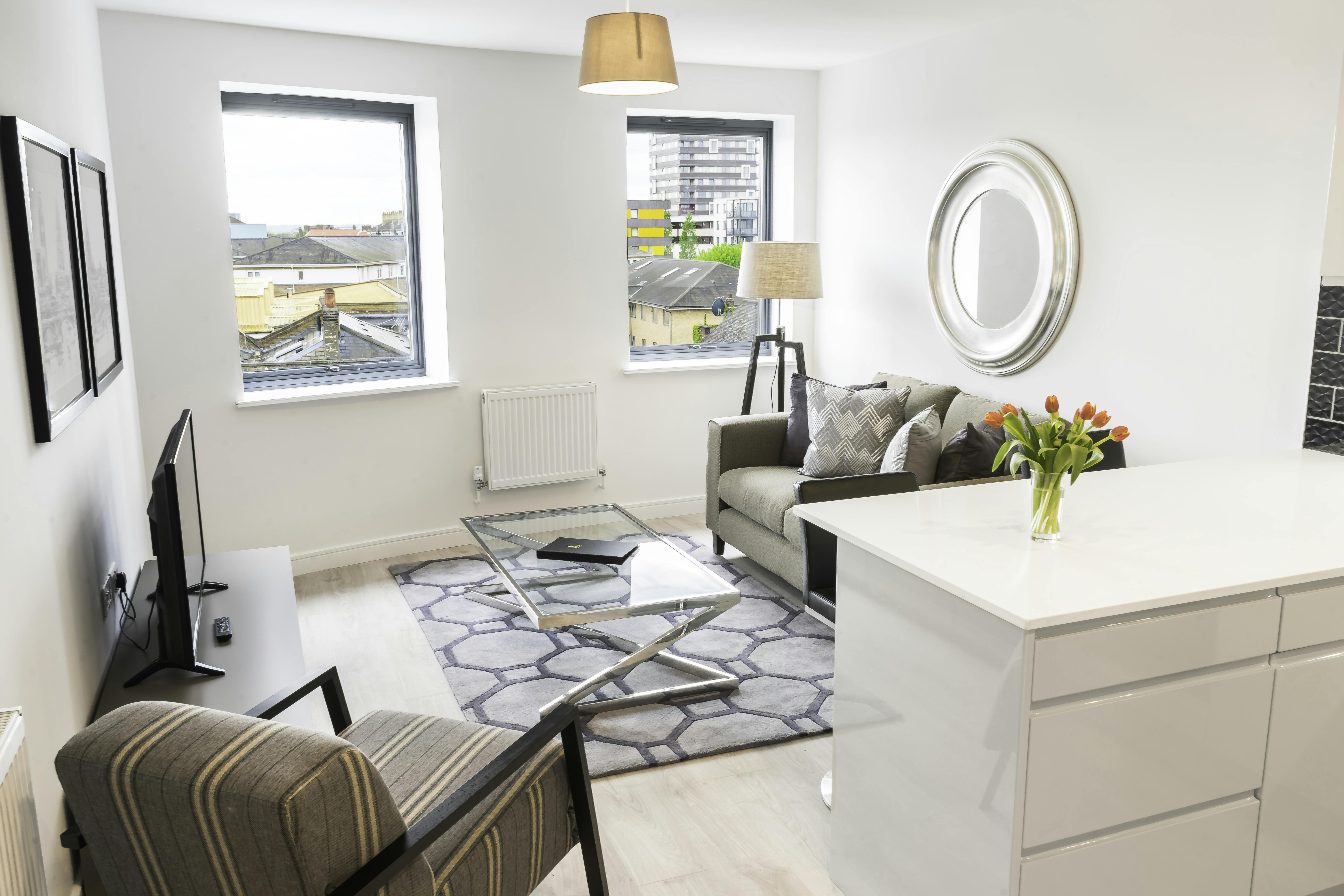 Apartment for rent for €4,673 per month in London, Bromehead Street