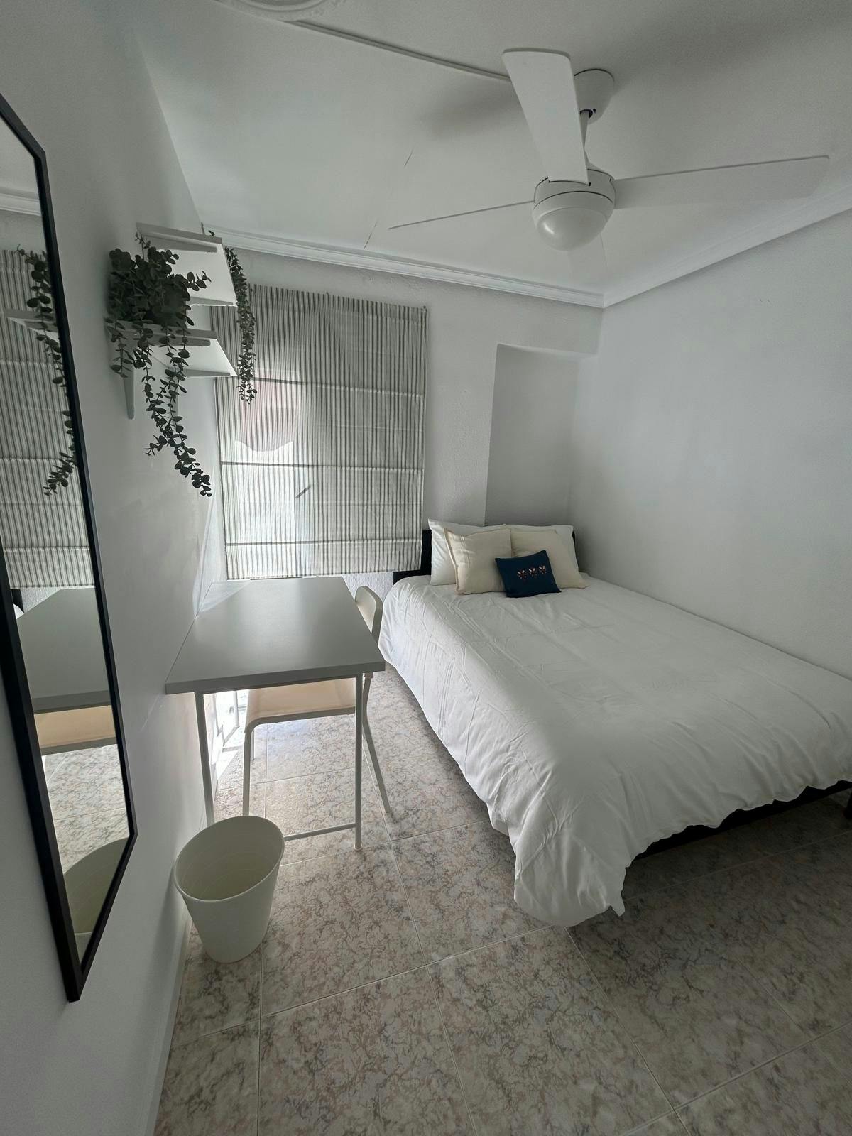 Отдельная комната сдается в аренду за 315 € в месяц в Paterna, Avenida Blasco Ibáñez