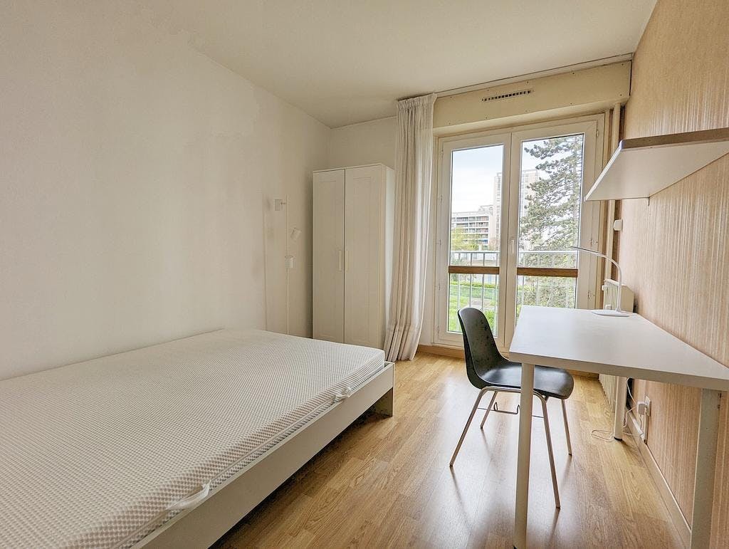 私人房间 正在以 €395 的月租出租，其位于 Dijon, Avenue des Champs Perdrix