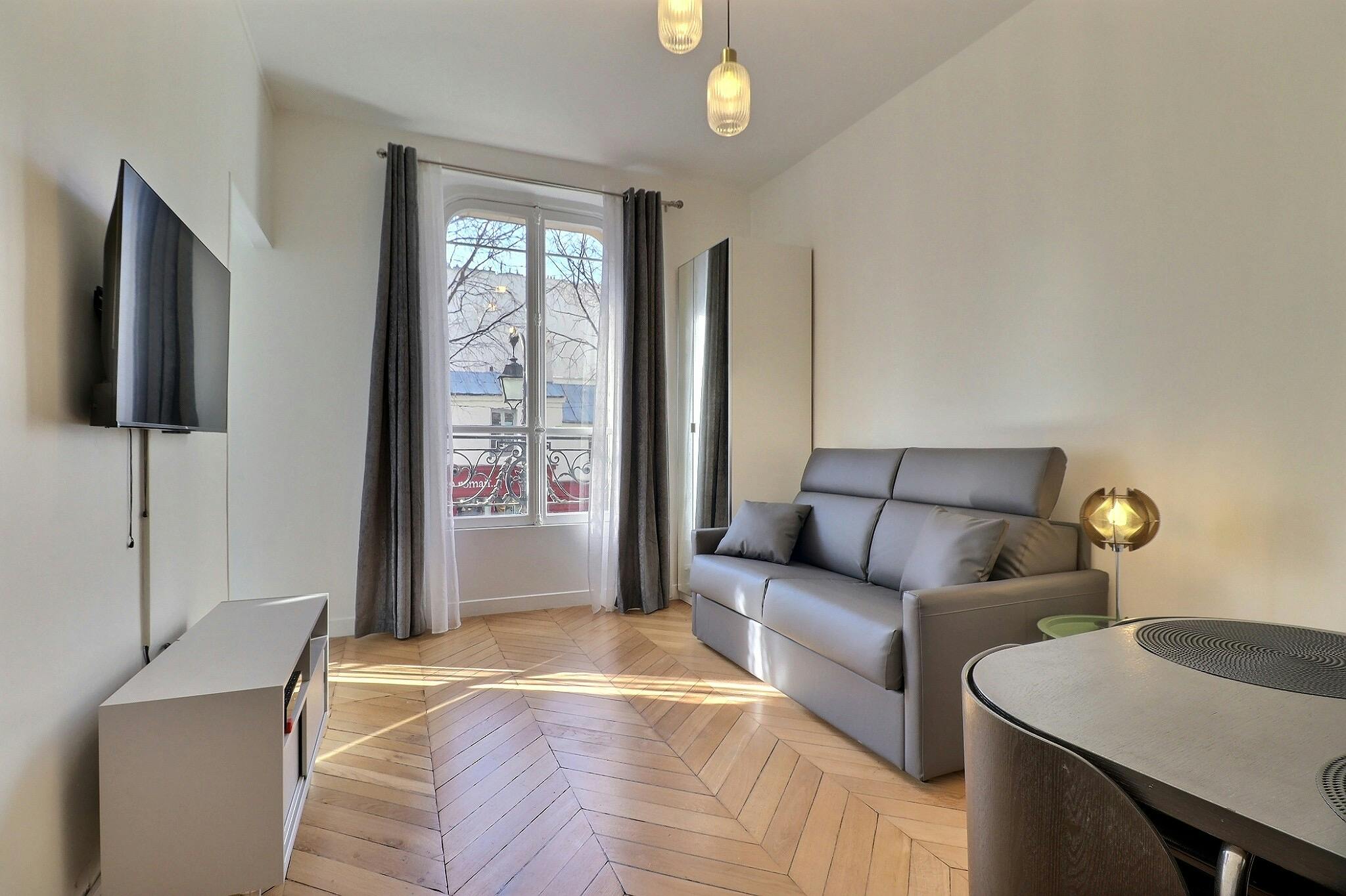 Studio for rent for €1,605 per month in Paris, Rue de Bretagne
