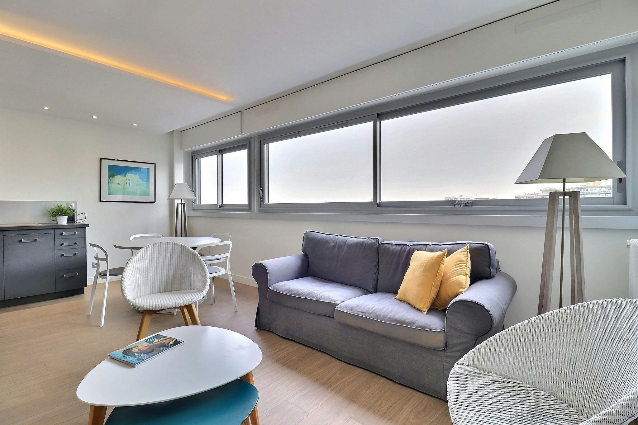 Apartment for rent for €2,140 per month in Paris, Villa Croix Nivert