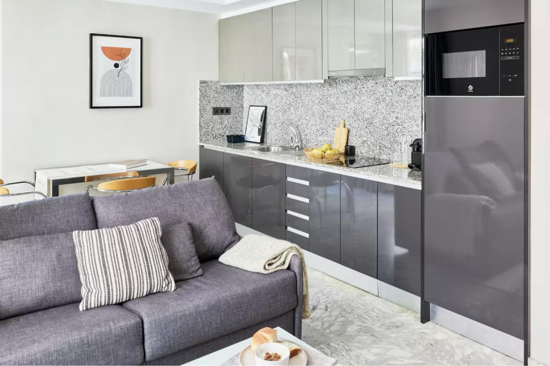 Apartment for rent for €1,800 per month in Valencia, Carrer dels Gascons