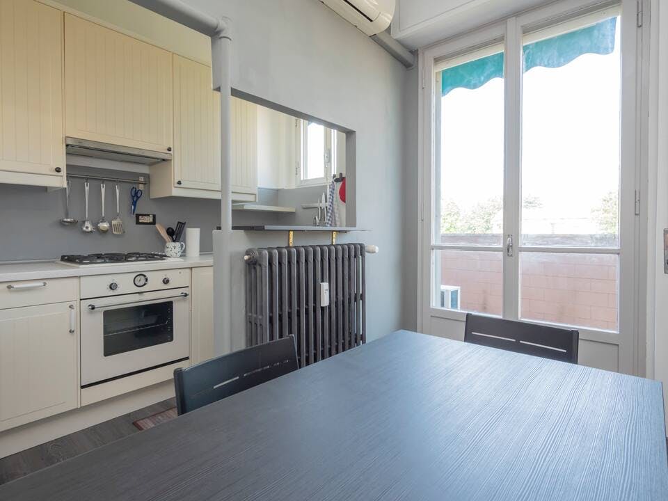 Apartment for rent for €2,000 per month in Milan, Viale Omero
