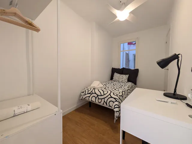 Private room in Carrer de les Aigües del Llobregat, L'Hospitalet de Llobregat (1602013) room image 1