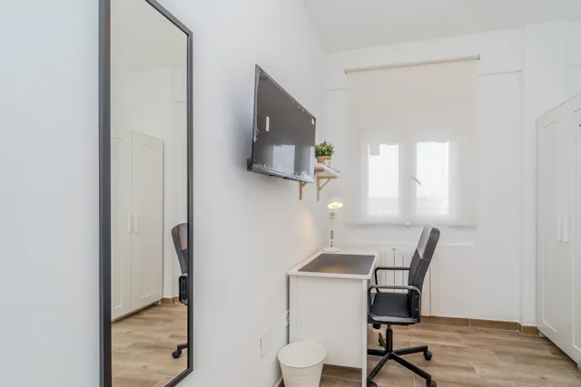 Private room in Calle Cerrada, Valladolid (1602015) room image 2
