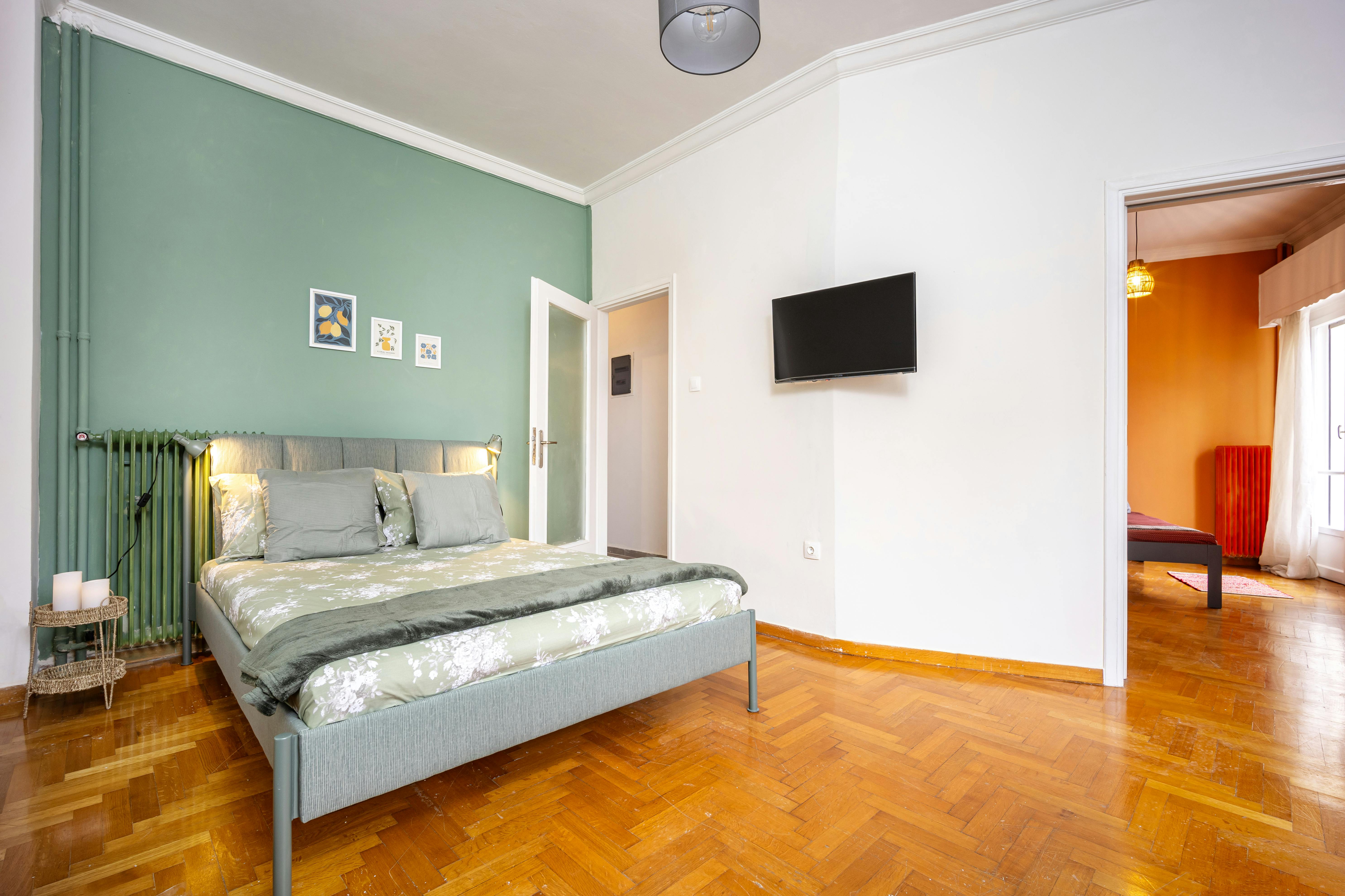 Apartment for rent for €1,250 per month in Athina, Leoforos Ionias