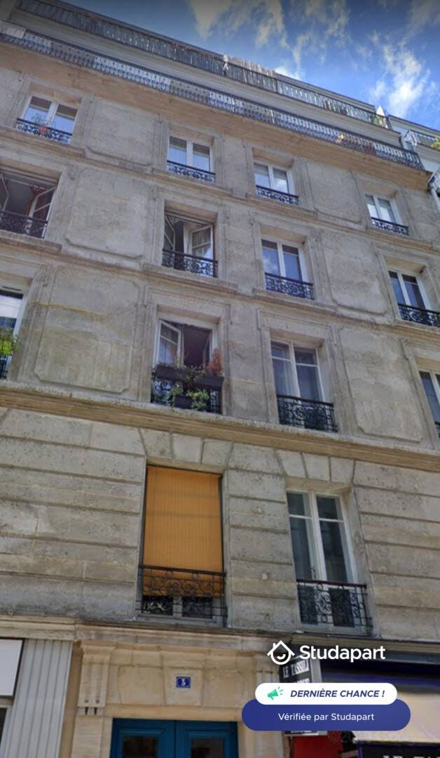 Apartment for rent for €2,000 per month in Paris, Rue de la Collégiale