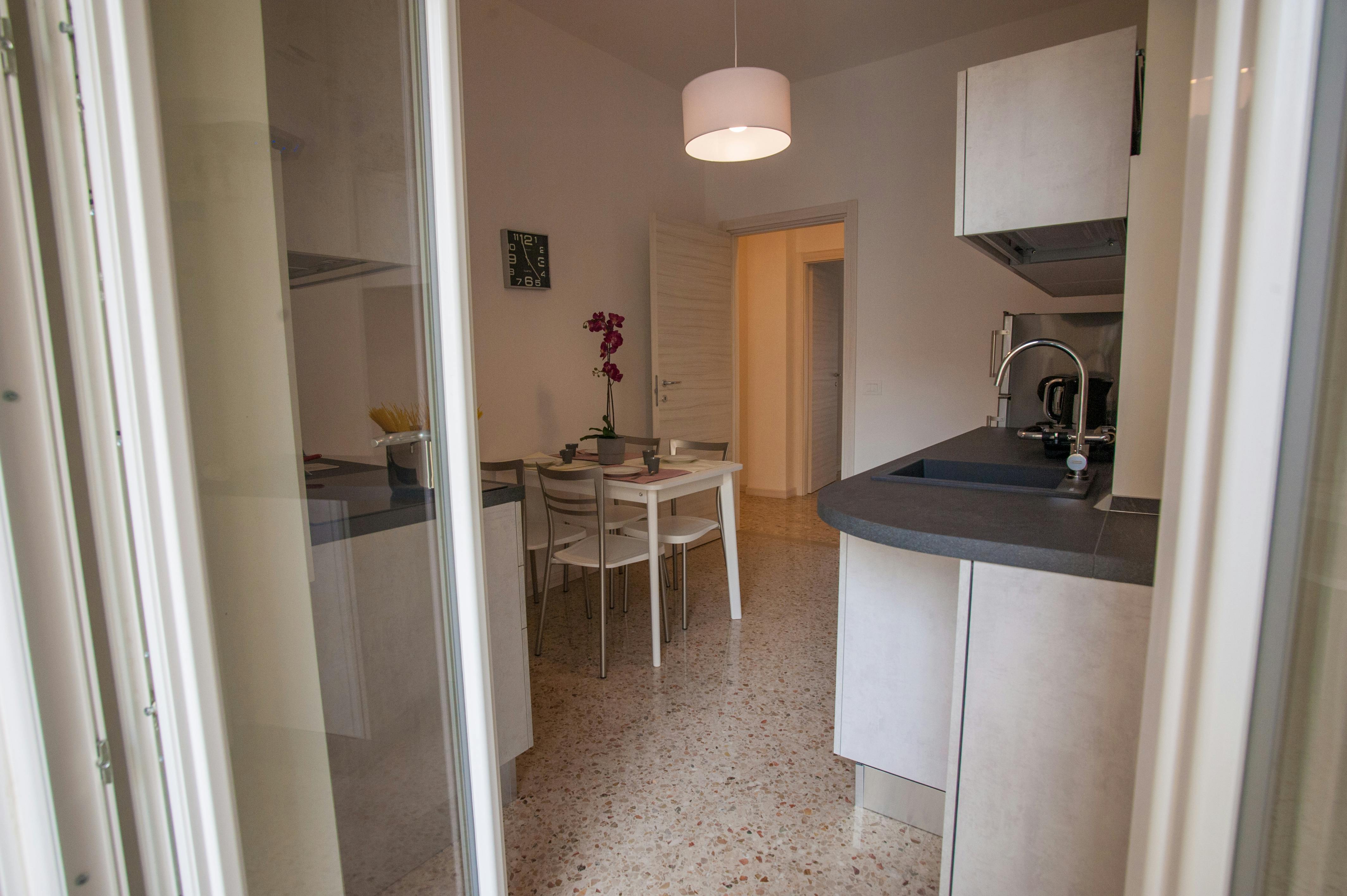 Single room Verona, 1 bed, 17m² — photo 3