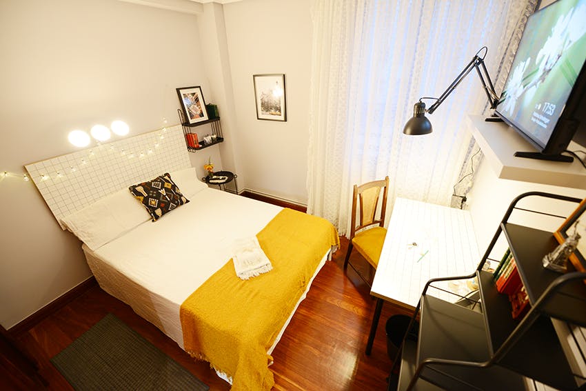 Private room for rent for €555 per month in Bilbo, José María de Escuza Kalea