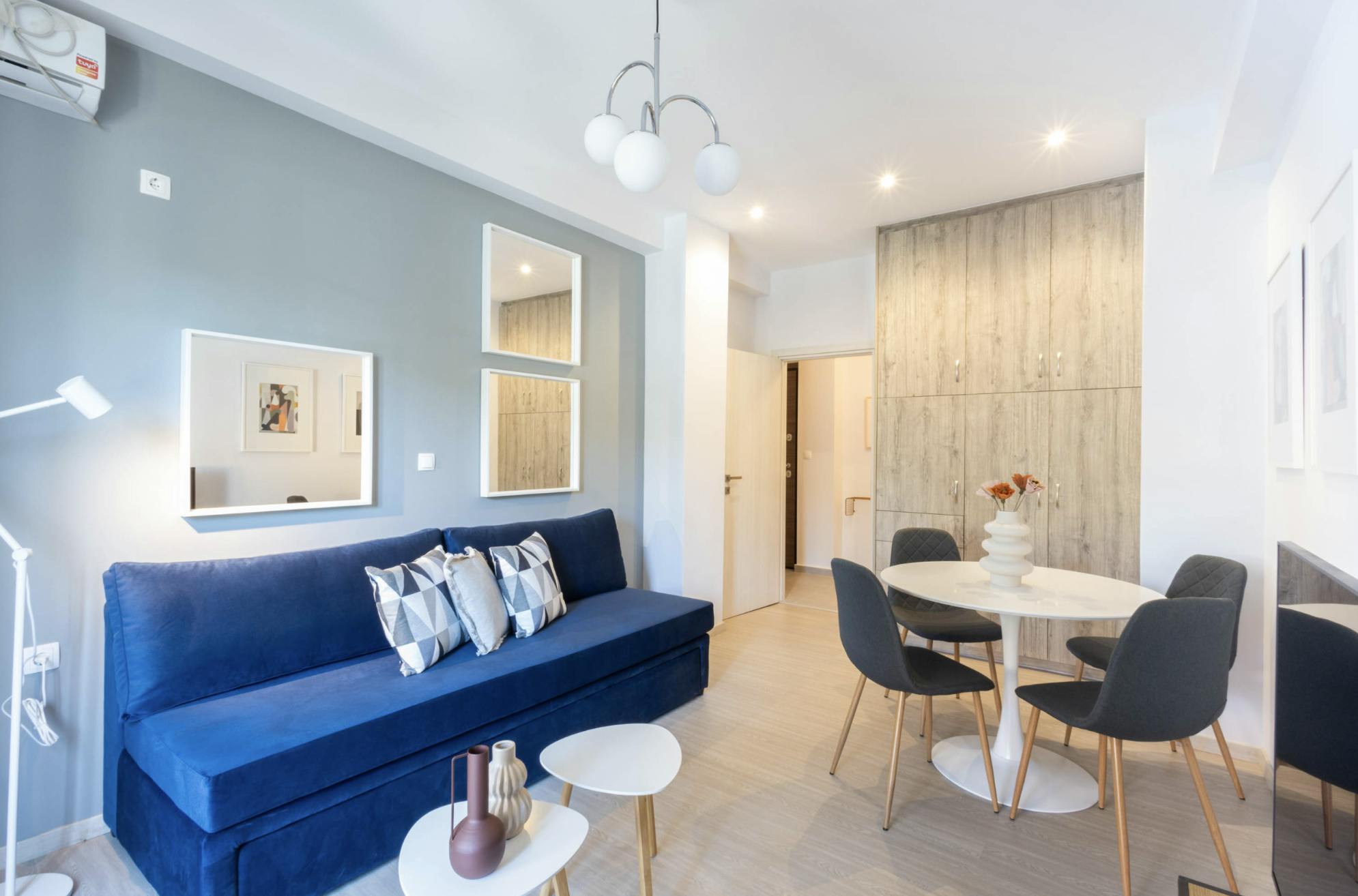 Apartment for rent for €2,000 per month in Athina, Aeton