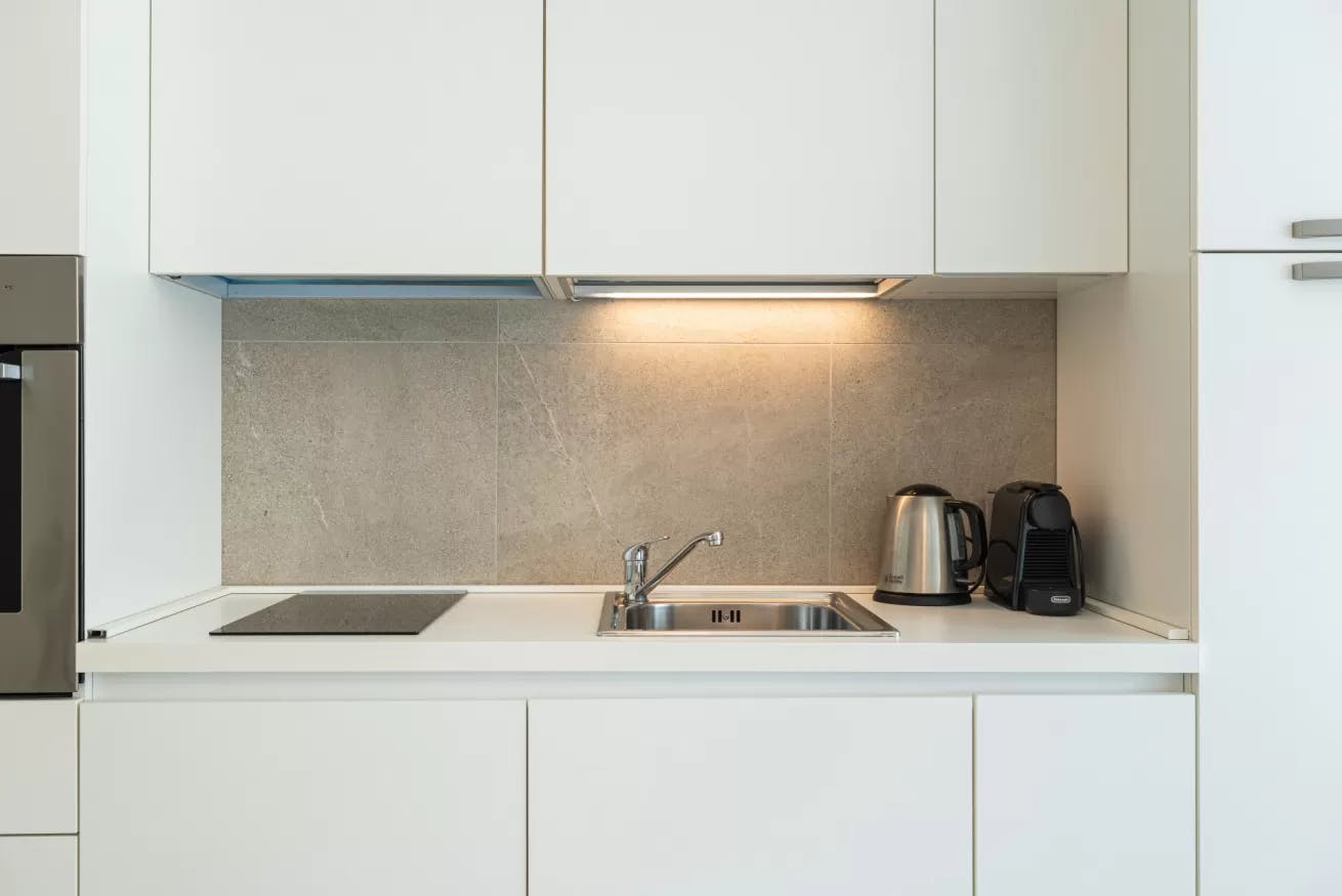 Building for rent for €2,500 per month in Milan, Via Ippolito Rosellini