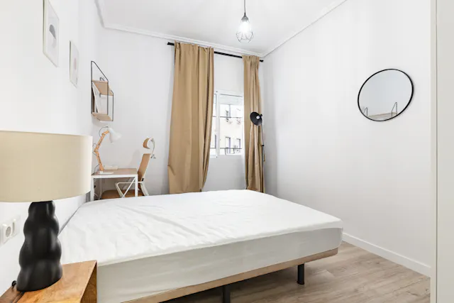 Private room in Carrer dels Sants Just i Pastor, Valencia (1602427) room image 1