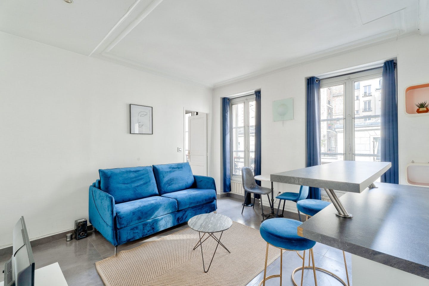 Apartment for rent for €2,693 per month in Paris, Rue des Batignolles