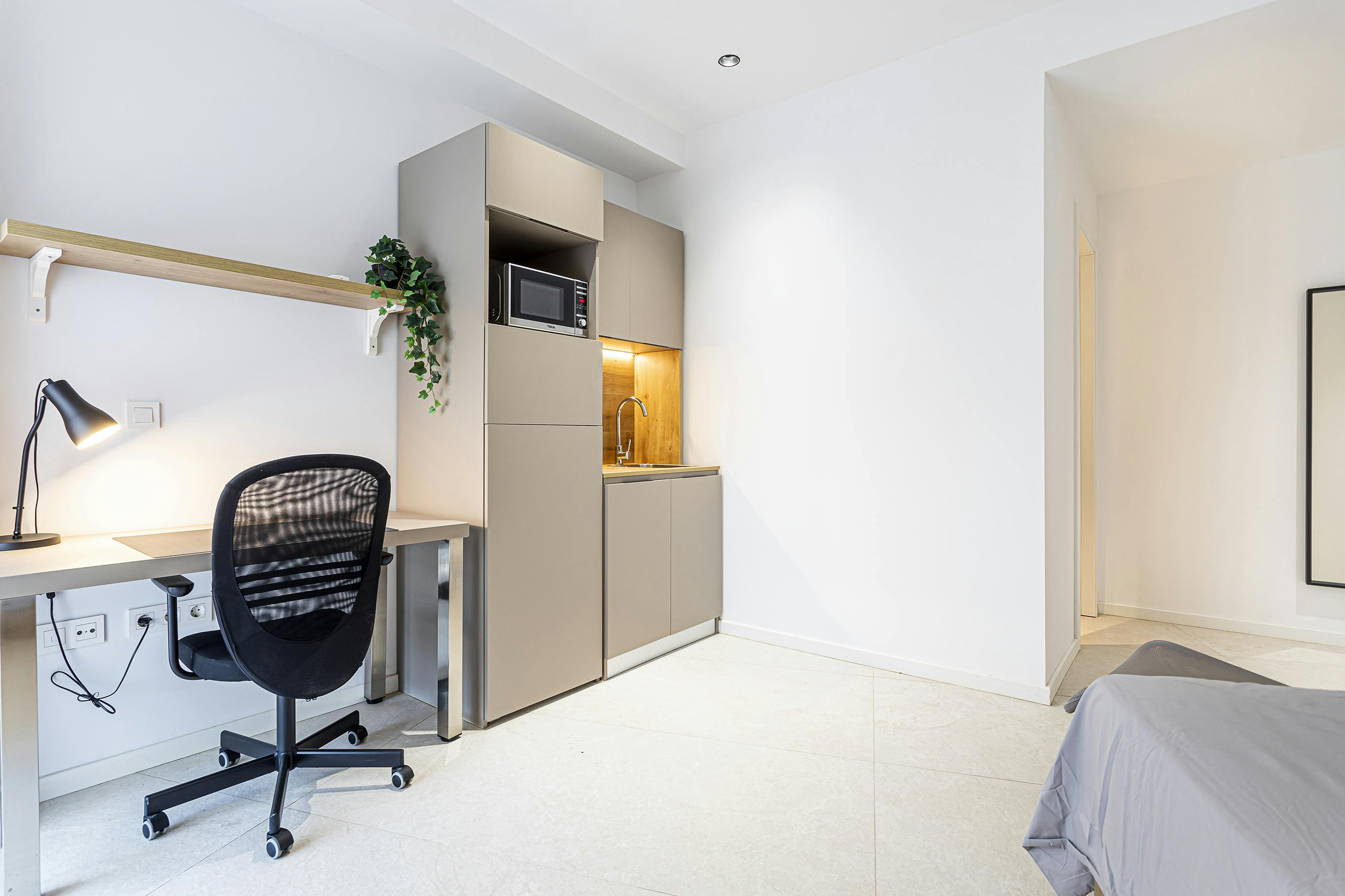 Private room for rent for €849 per month in Valencia, Avinguda de la Constitució