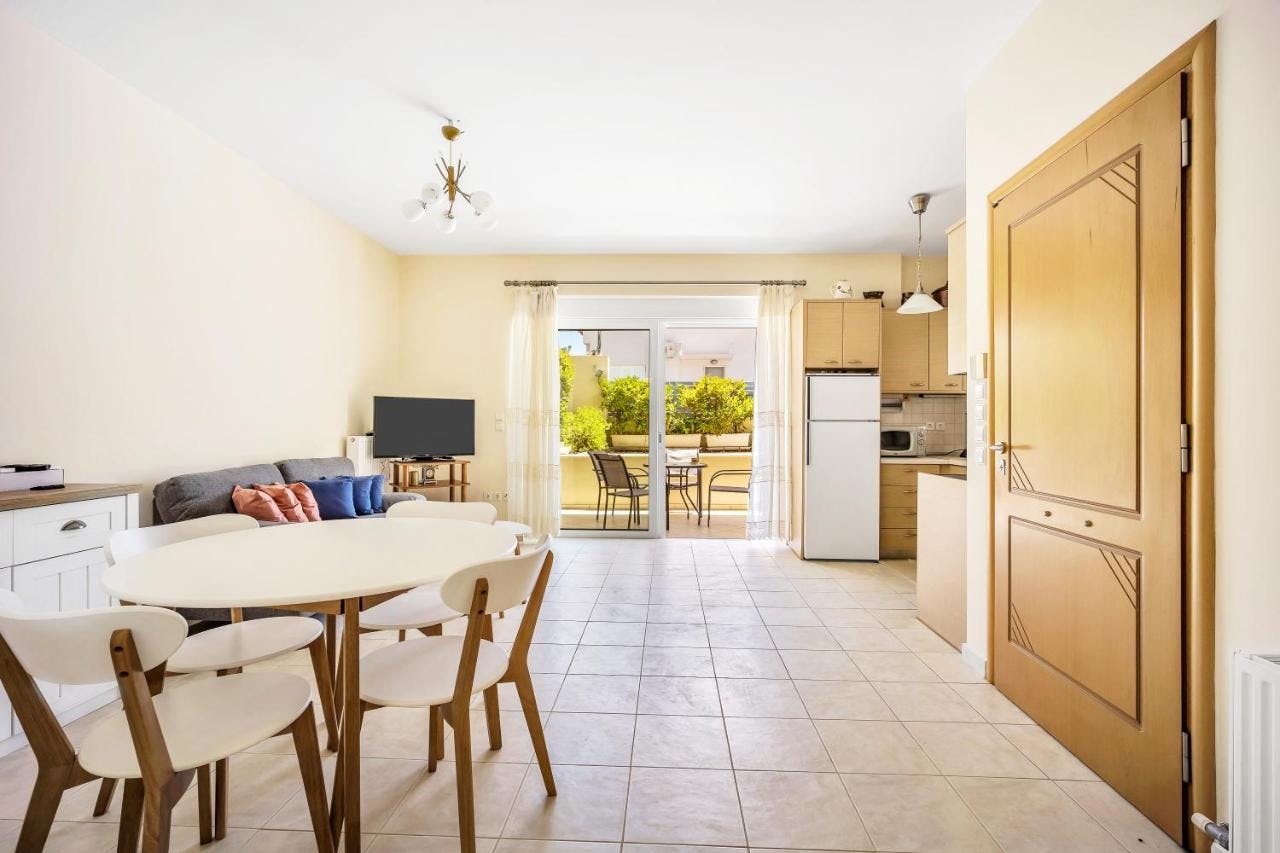 Appartement à louer pour 1 000 €/mois à Limín Mesoyaías, Sikias