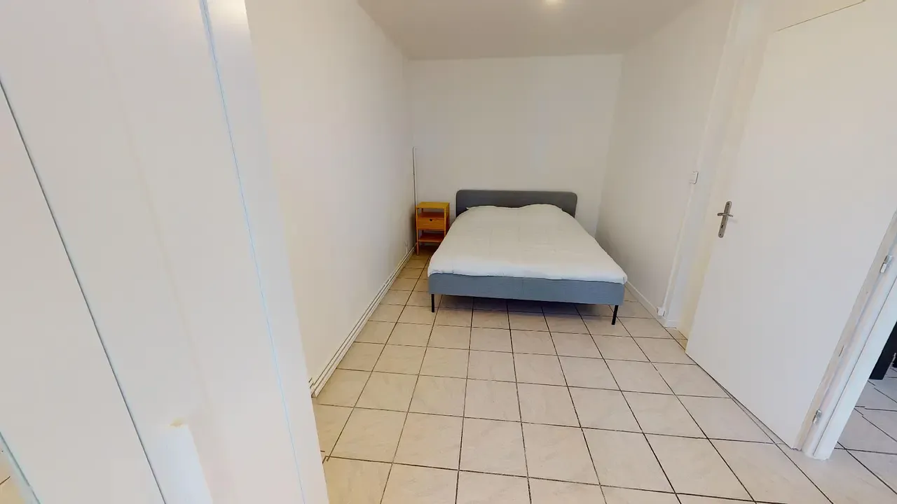 Private room in Place des Géants, Grenoble 1