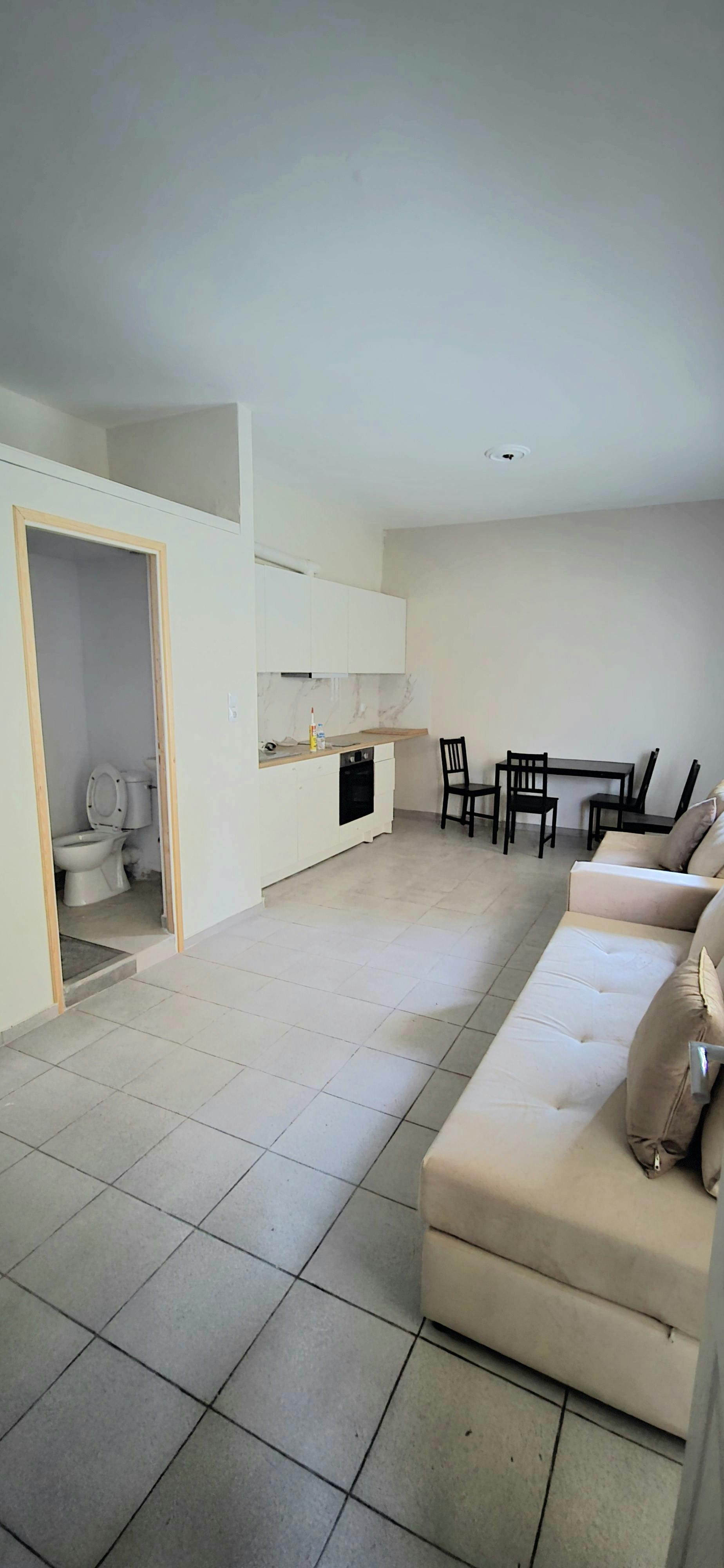 Appartement à louer pour 600 €/mois à Pireas, Kapetan Matapa