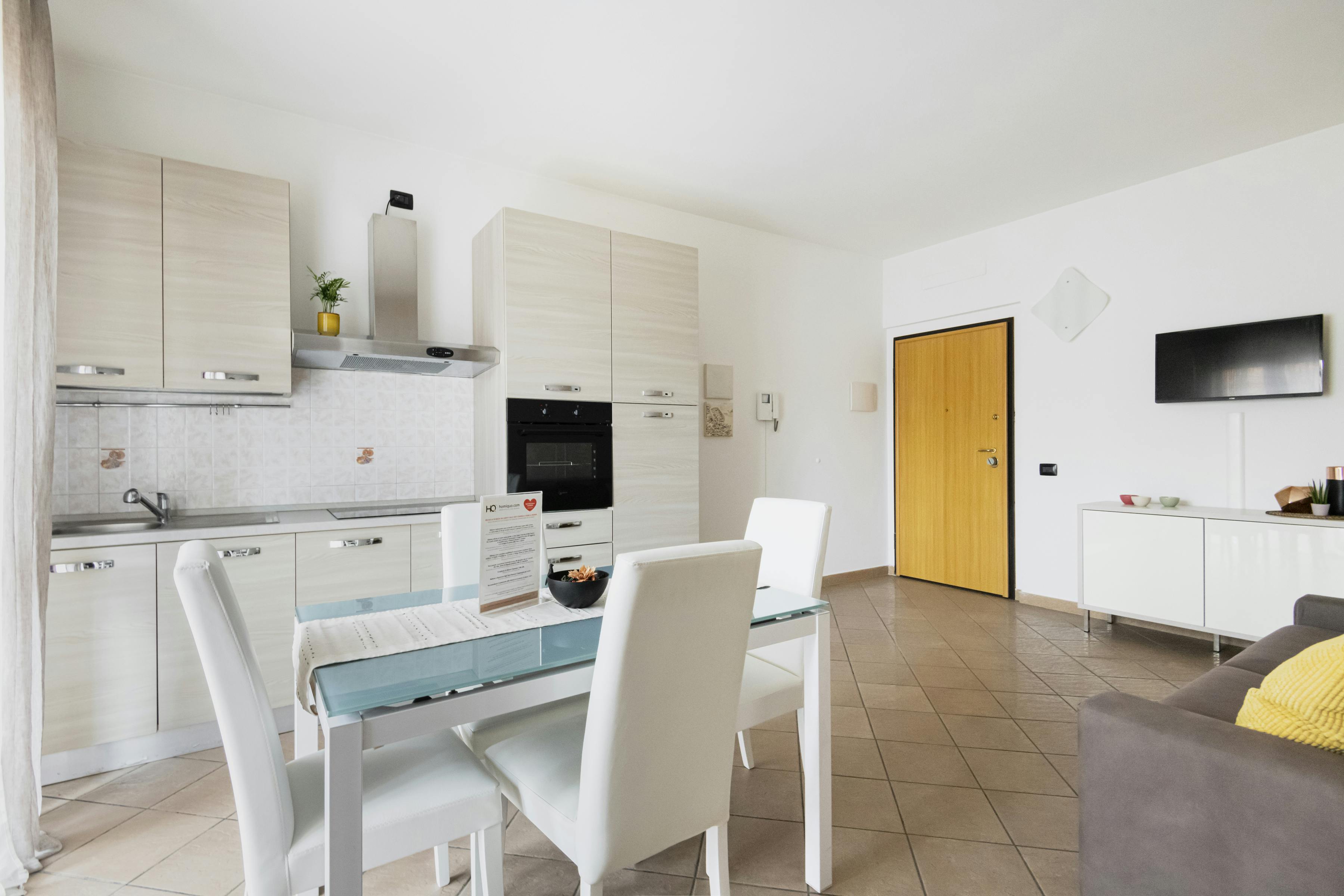 Apartment for rent for €2,250 per month in Cinisello Balsamo, Via Robecco