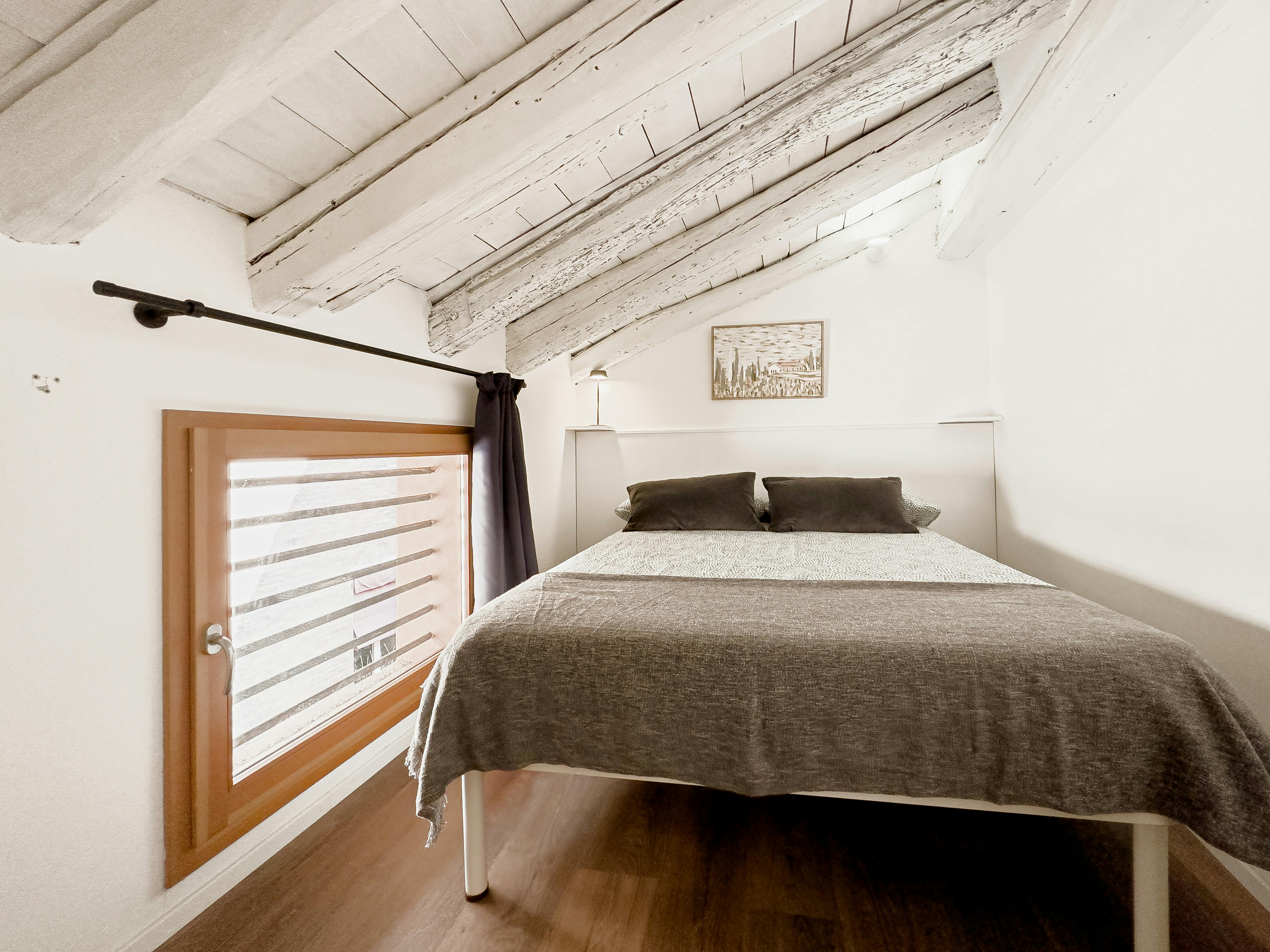 Apartment for rent for €2,000 per month in Bologna, Via de' Pepoli