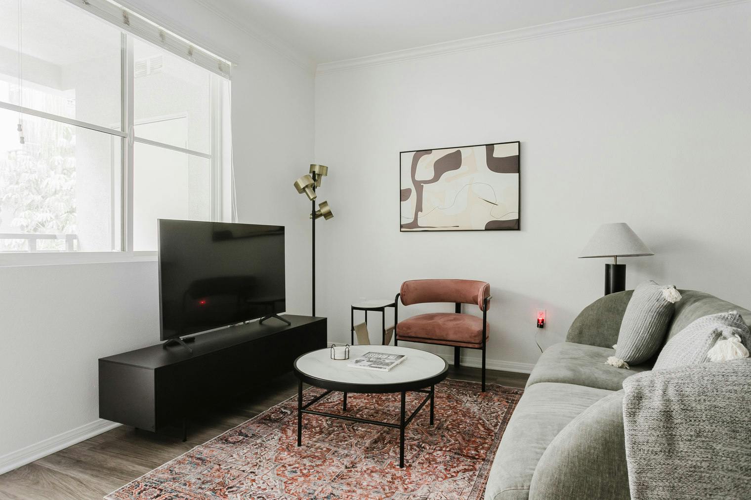 Квартира сдается в аренду за $4,158 в месяц в Los Angeles, Highland Avenue