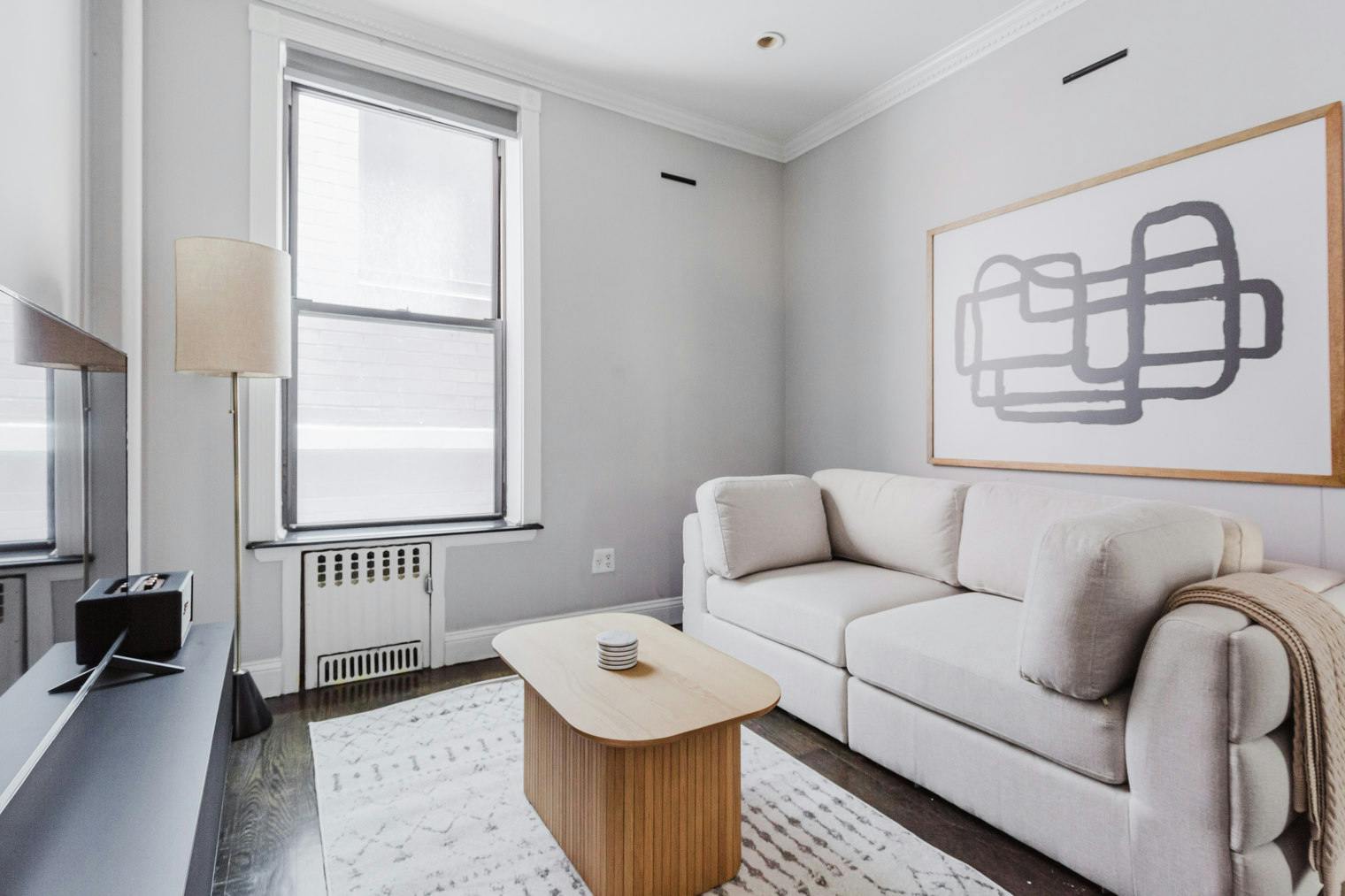 公寓 正在以 $5,861 的月租出租，其位于 New York City, East 50th Street