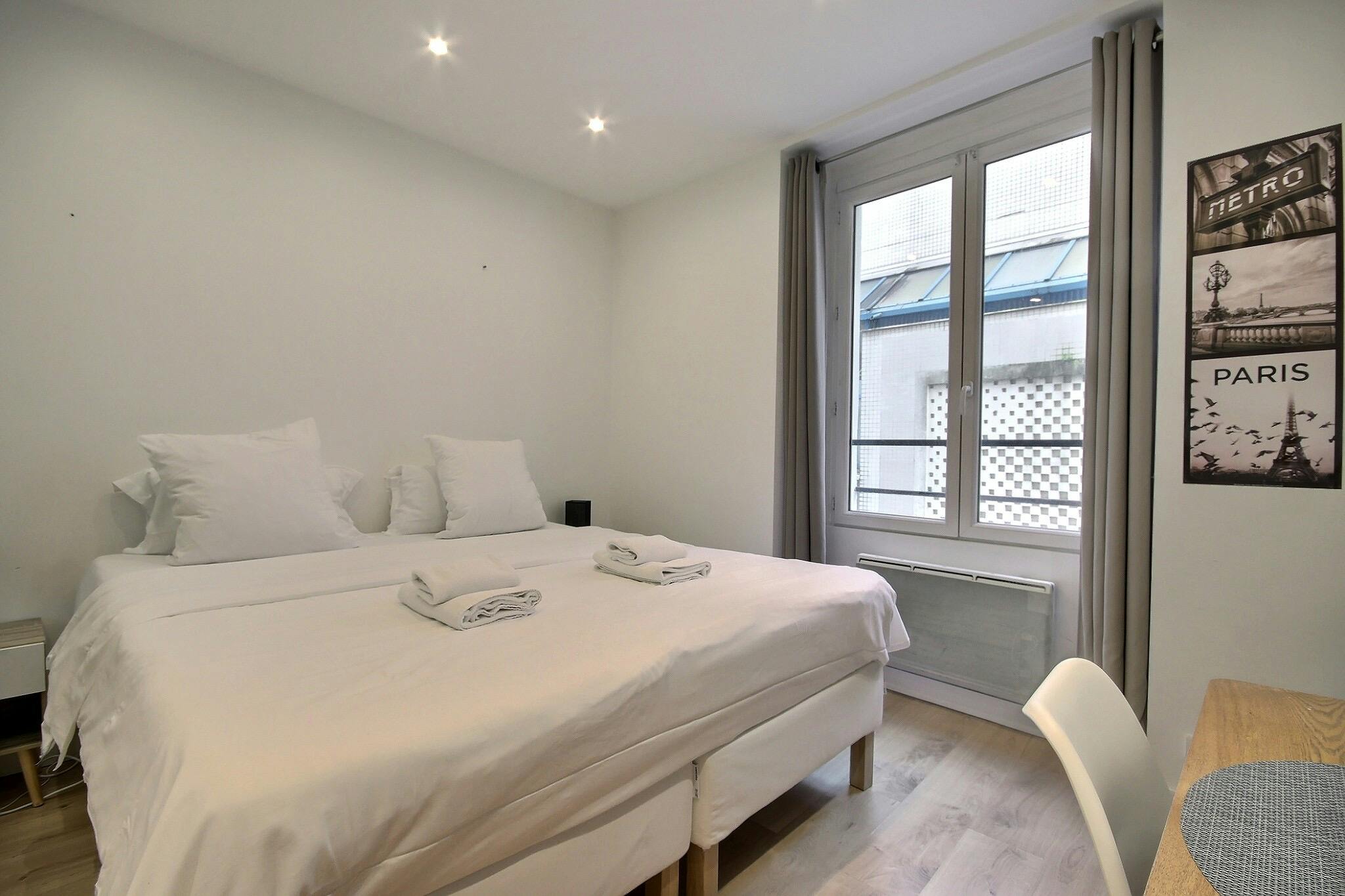 Rue Poissonnière, Paris preview