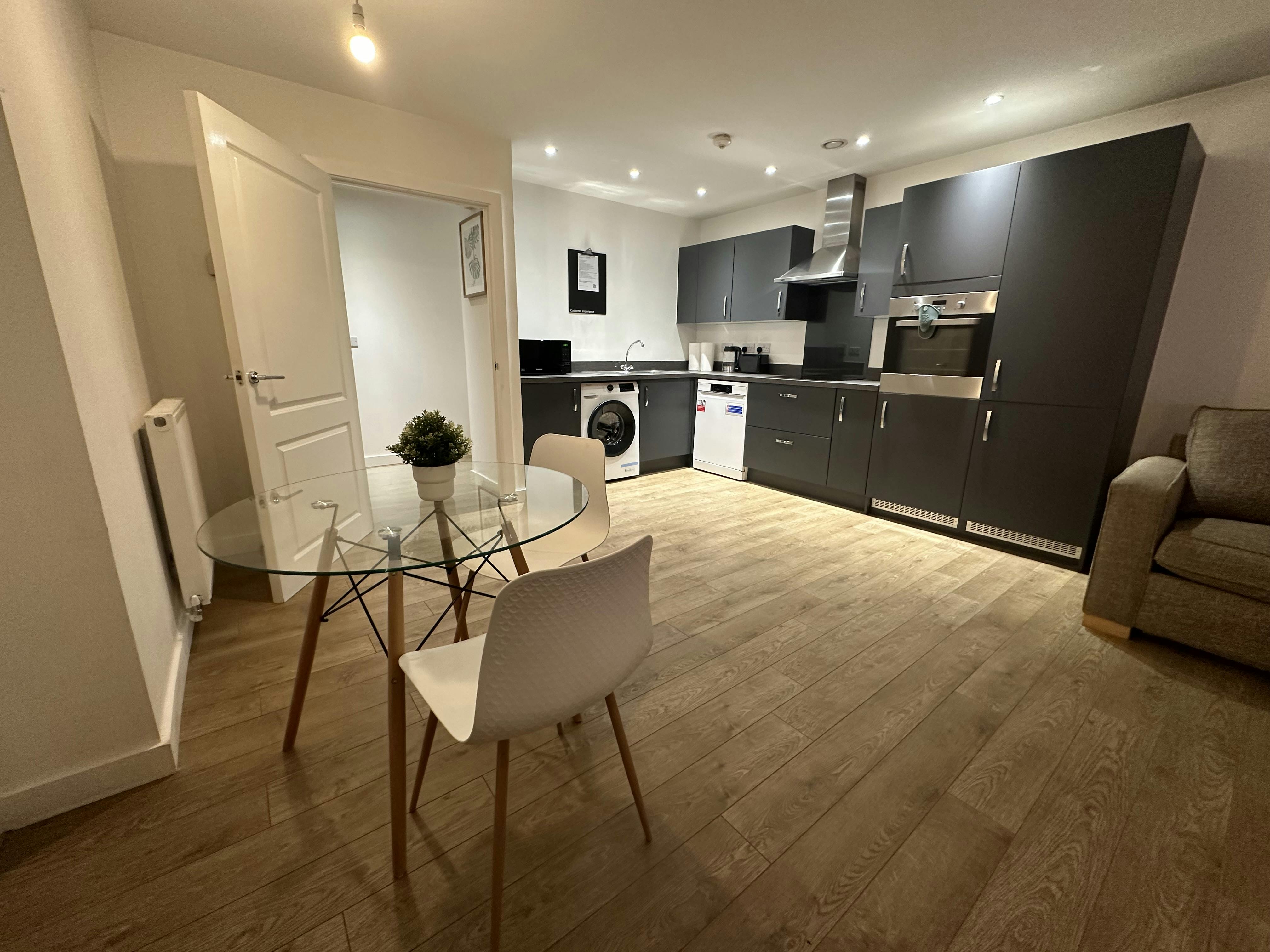 Apartment for rent for £2,190 per month in Rainham, Haven Road