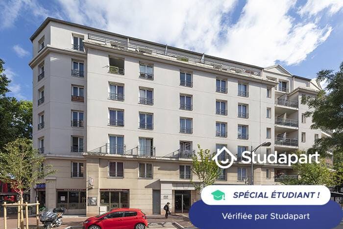 Private room for rent for €1,041 per month in Issy-les-Moulineaux, Rue Jean Jacques Rousseau