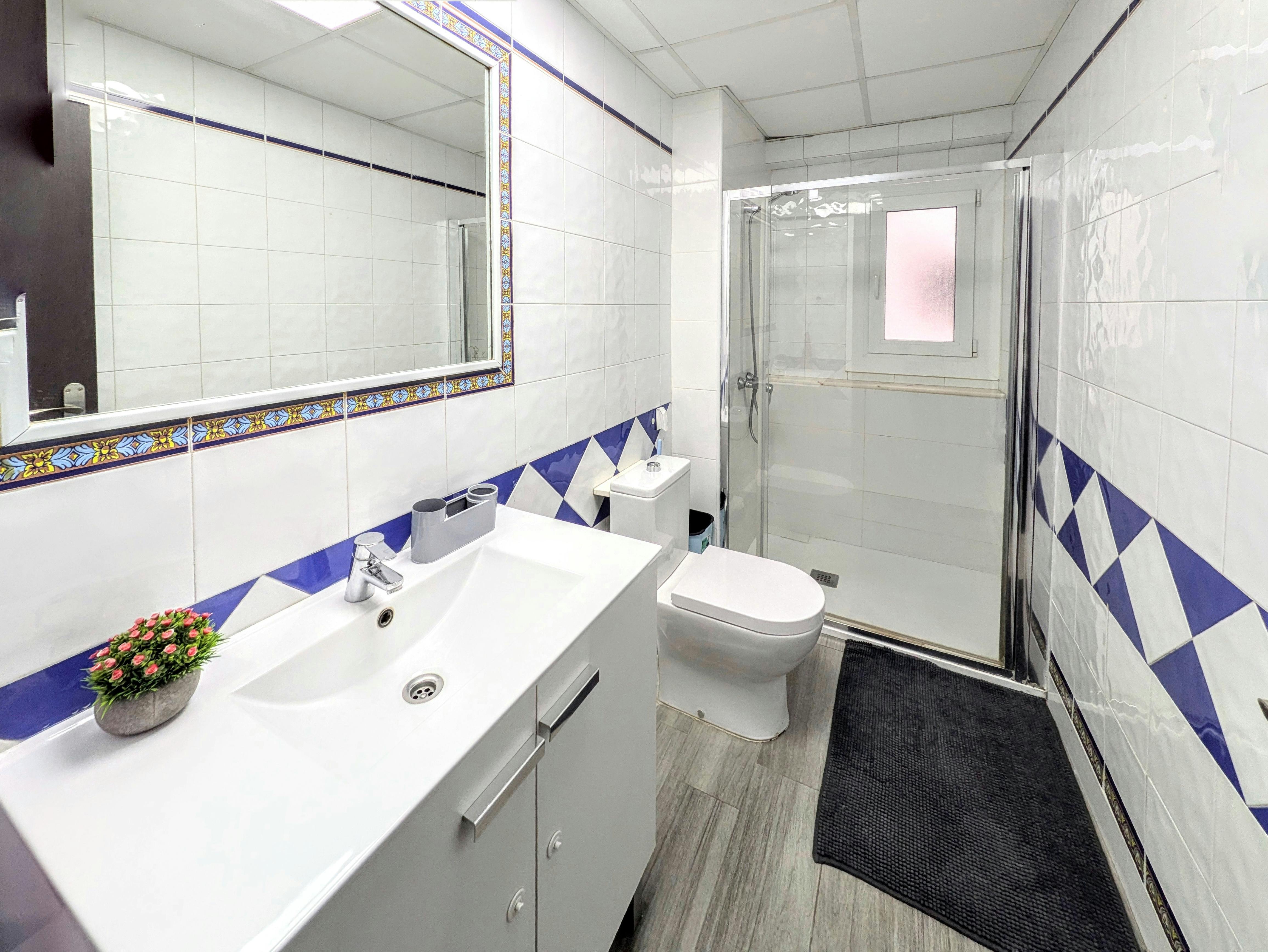 Apartment Burjassot, 1 bed, 15m² — photo 7