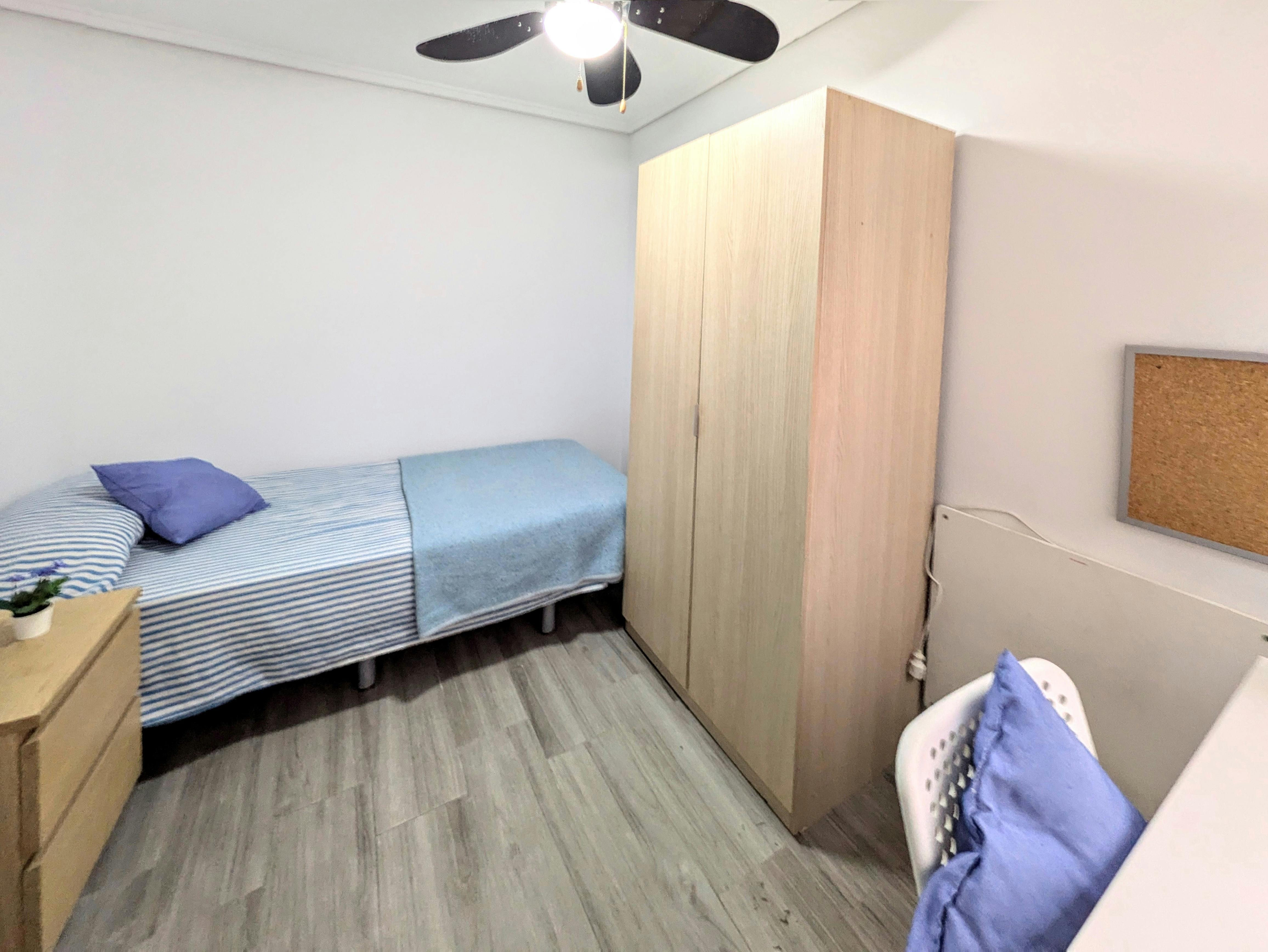 Chambre privée à louer pour 440 €/mois à Burjassot, Carrer de Bailén