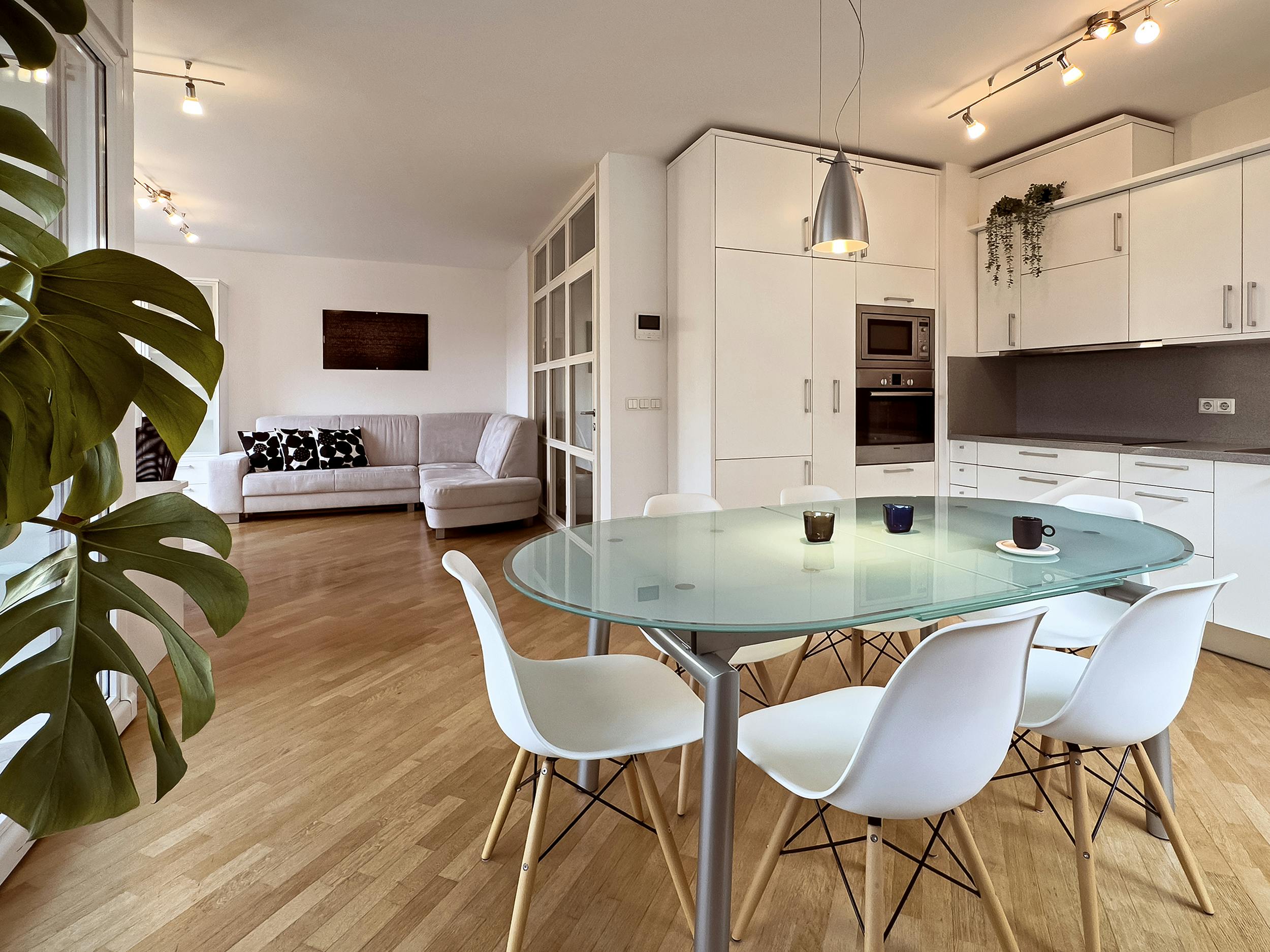 Apartamento en alquiler por 1500 € al mes en Ljubljana, Kotnikova ulica