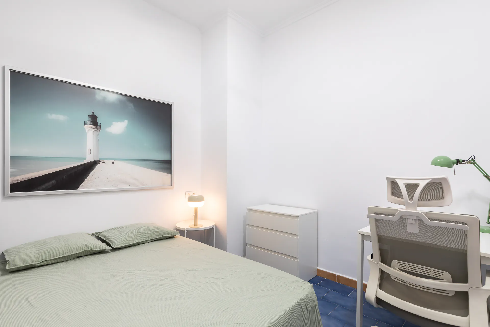 Private room in Carrer de Martínez Cubells, Valencia 1