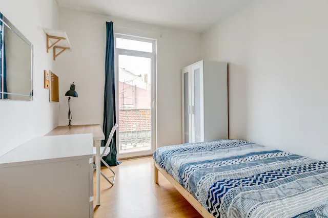 Private room in Rua Morais Soares, Lisbon (1606773) room image 2