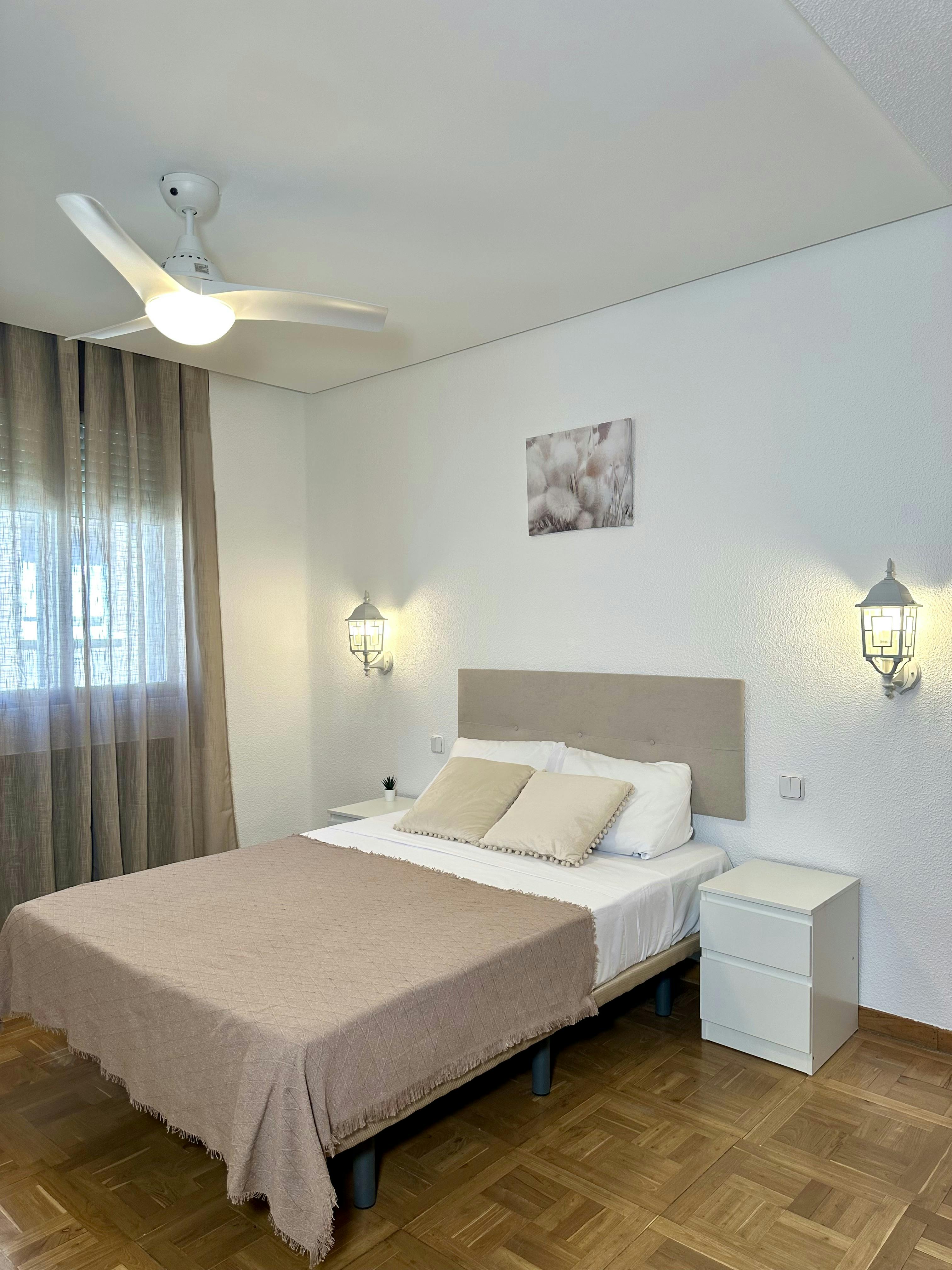 Private room for rent for €710 per month in Madrid, Calle de Béjar