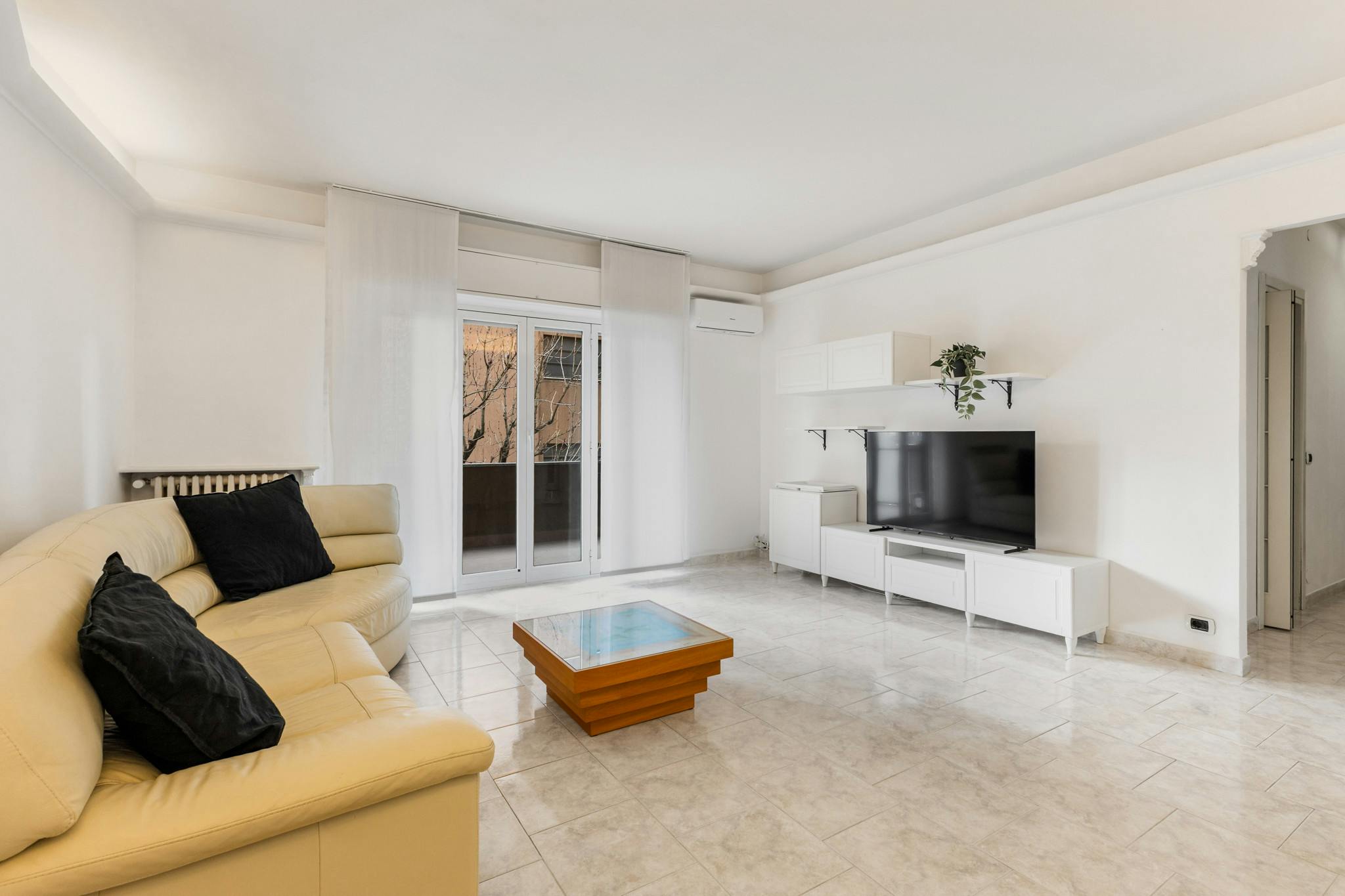 Via Giuseppe Avezzana, Milan