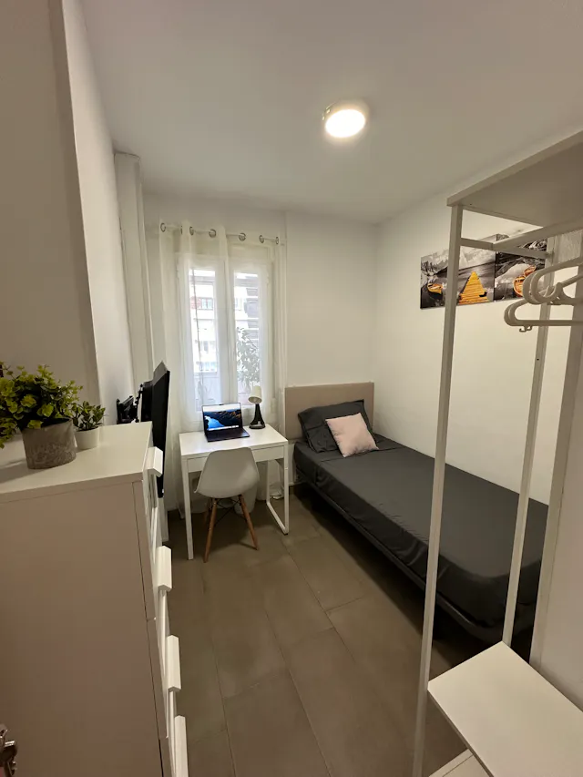 Private room in Calle de Sirio, Madrid (1607212) room image 1