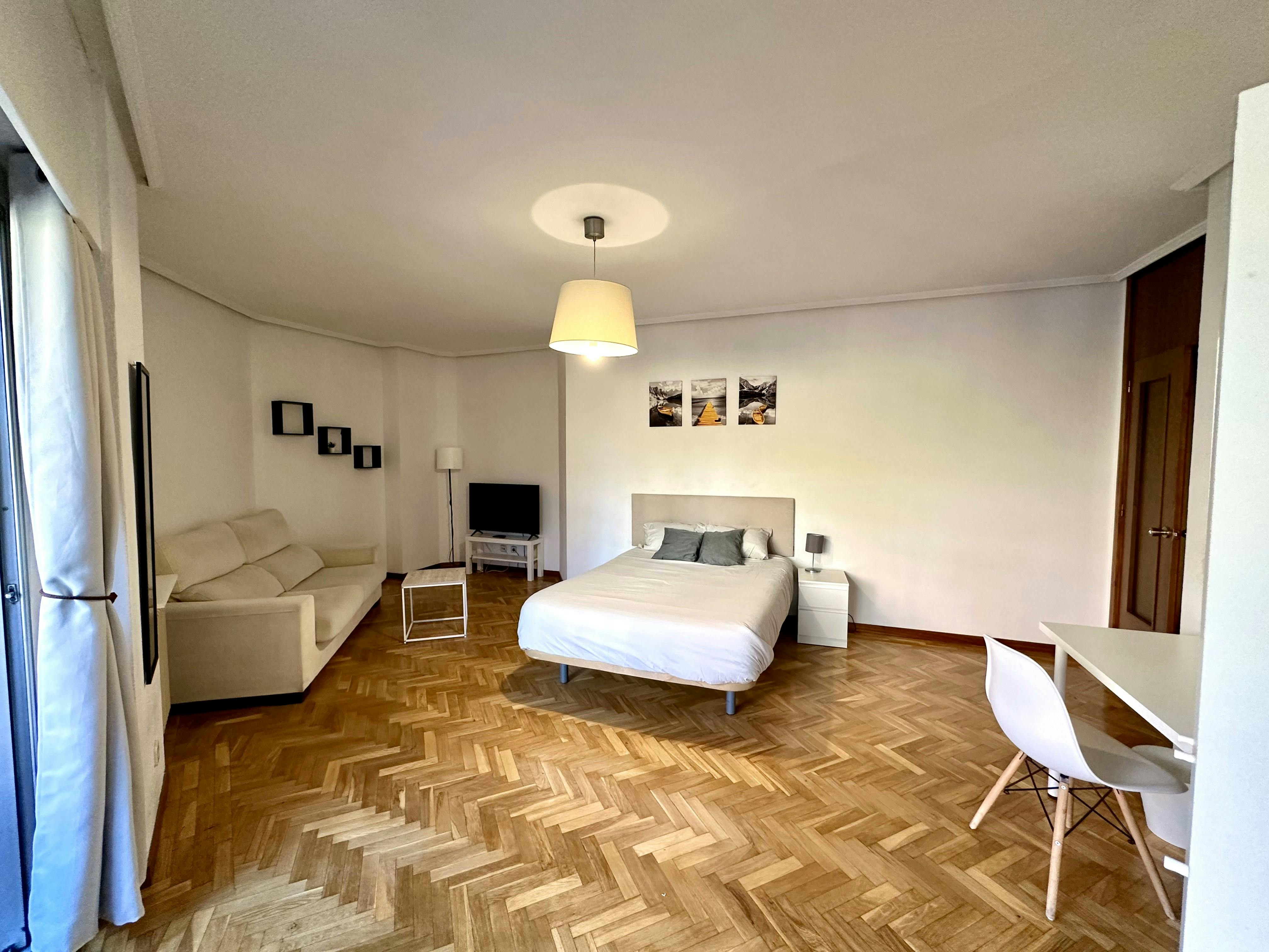 Paseo de Santa María de la Cabeza, Madrid preview