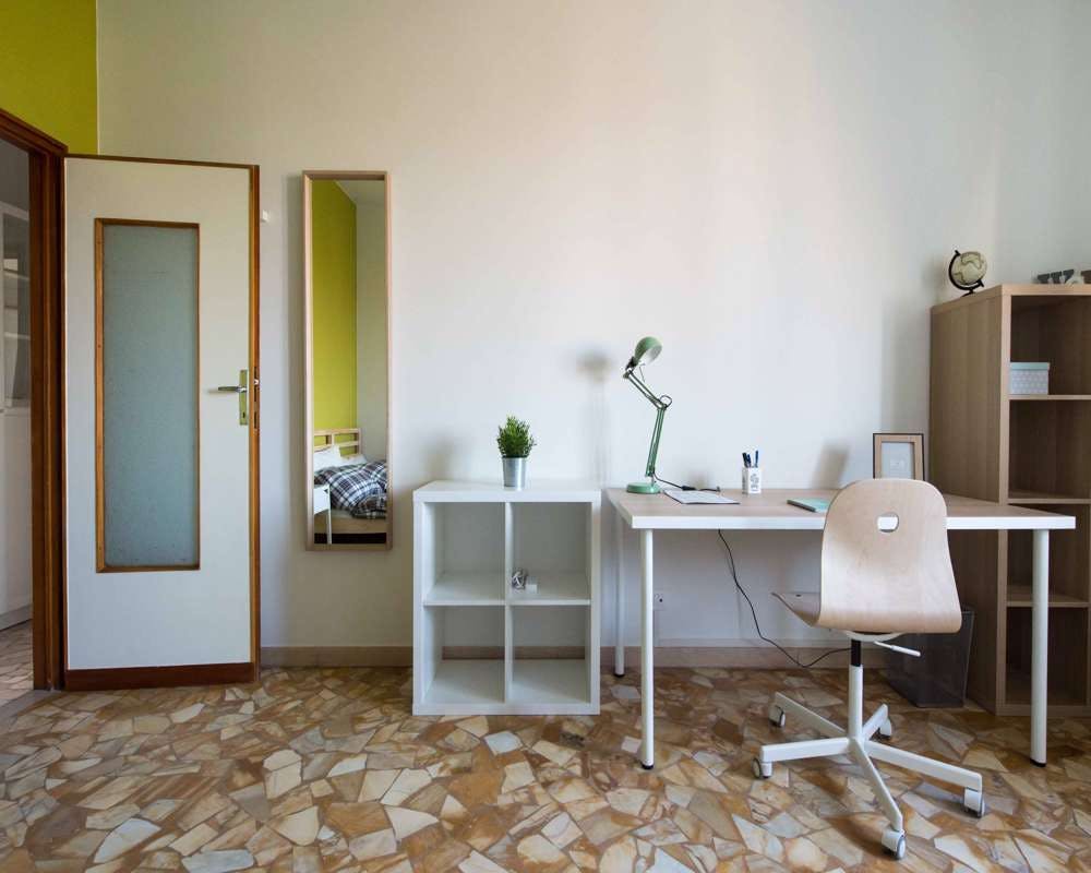 Via delle Fragole, Bologna