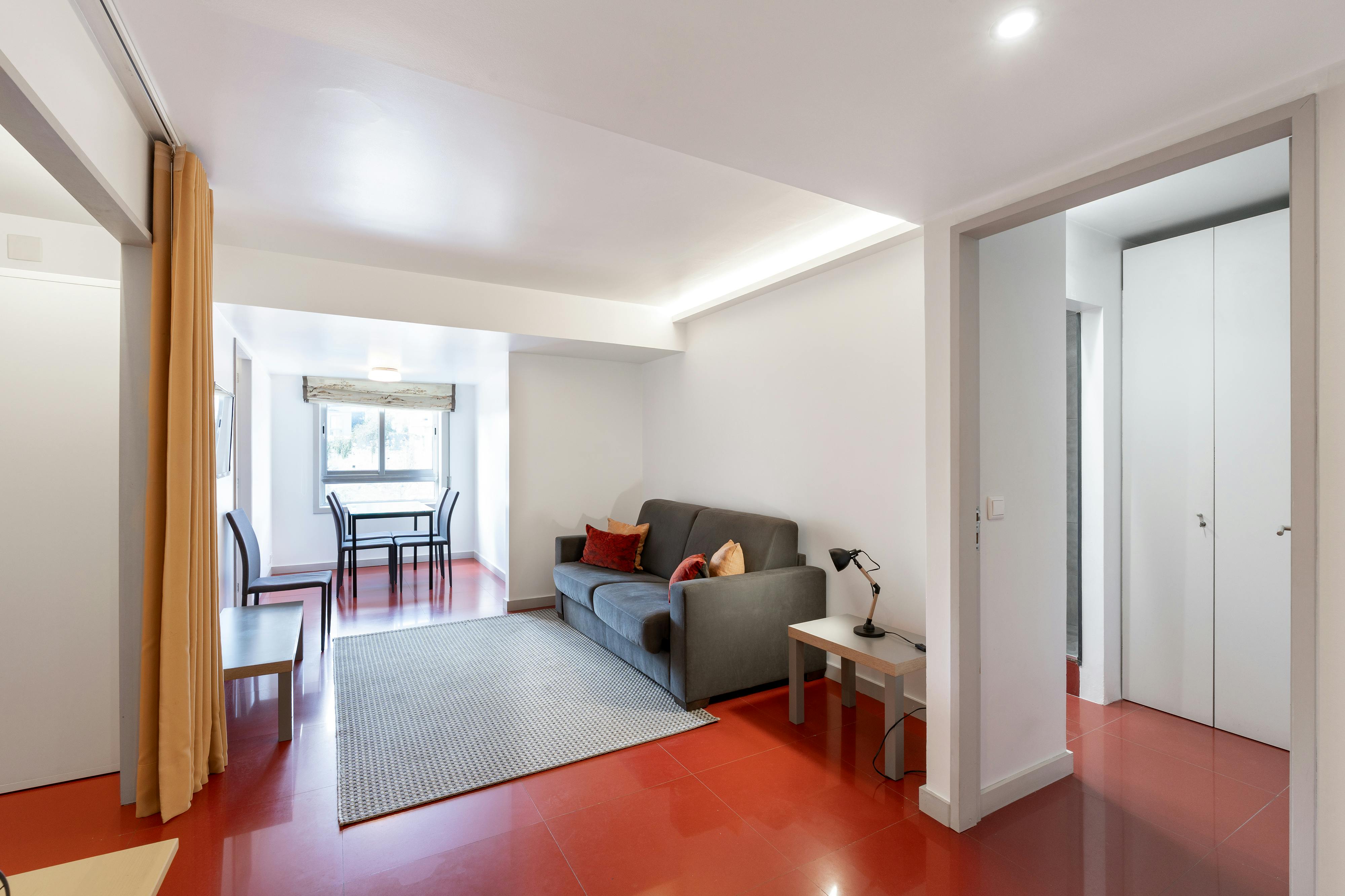 Apartment for rent for €1,300 per month in Porto, Rua de Santa Catarina