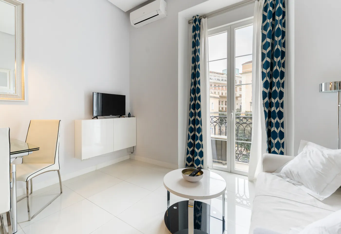 1-Bedroom Apartment in Calle del Correo, Madrid (1607585) ROOM 1