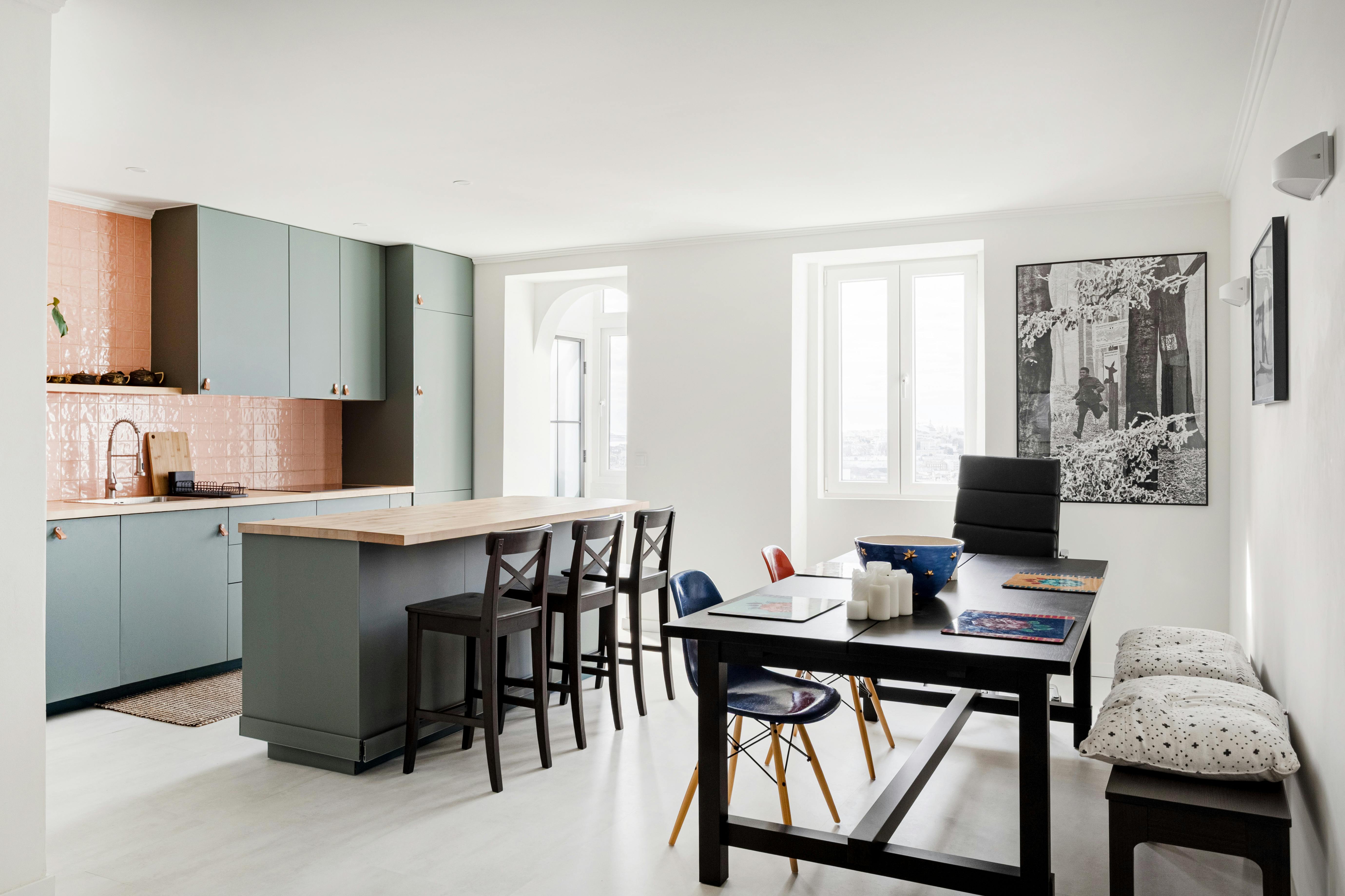 Apartment for rent for €3,890 per month in Lisbon, Largo da Graça