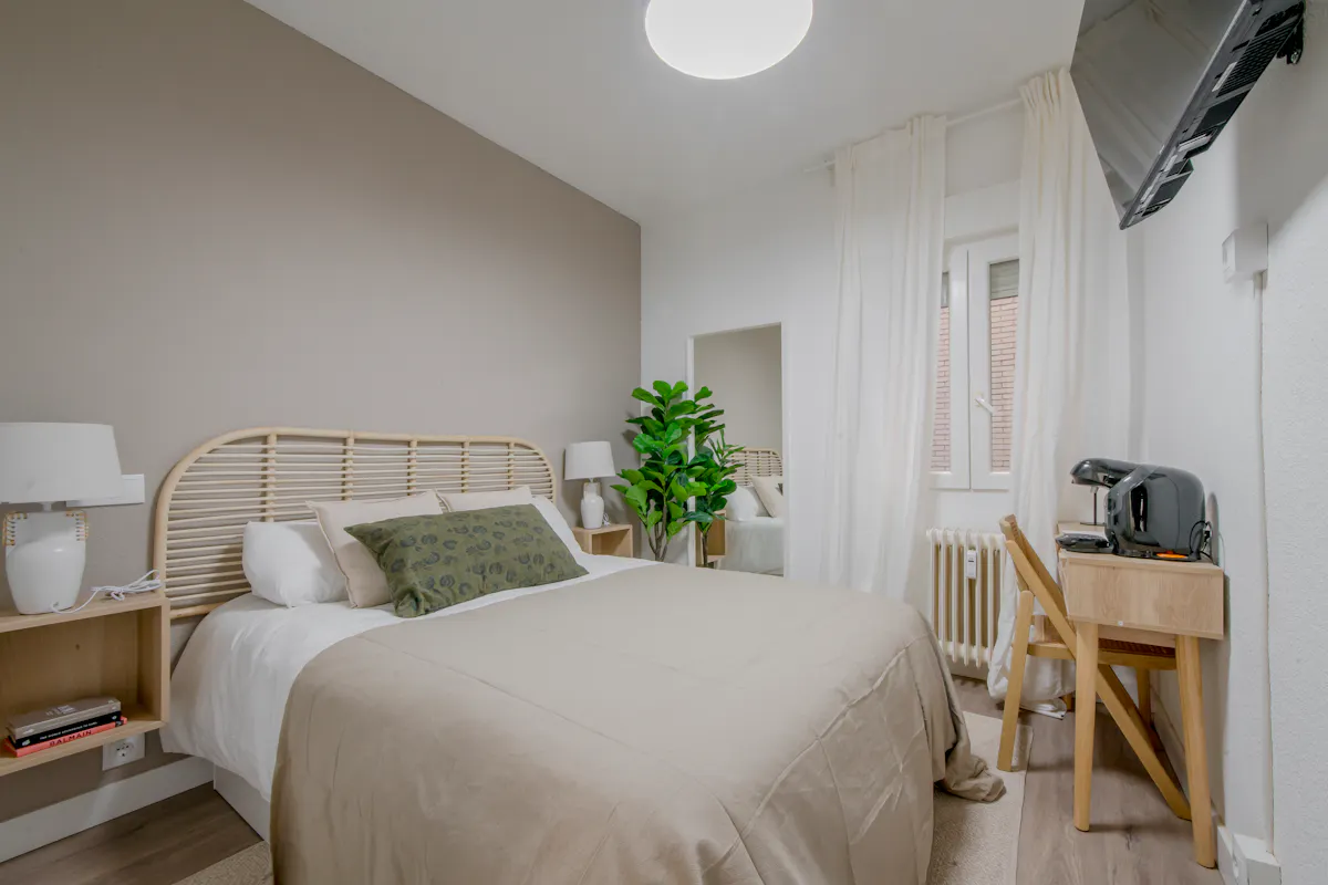 Private room in Calle de María de Guzmán, Madrid (1607761) ROOM