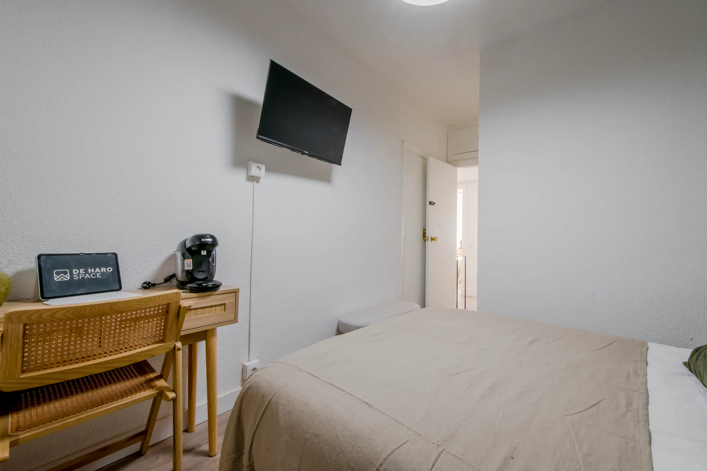 Private room in Calle de María de Guzmán, Madrid (1607761) ROOM 1
