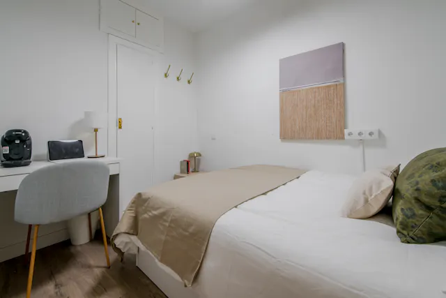 Private room in Calle de María de Guzmán, Madrid (1608045) room image 2