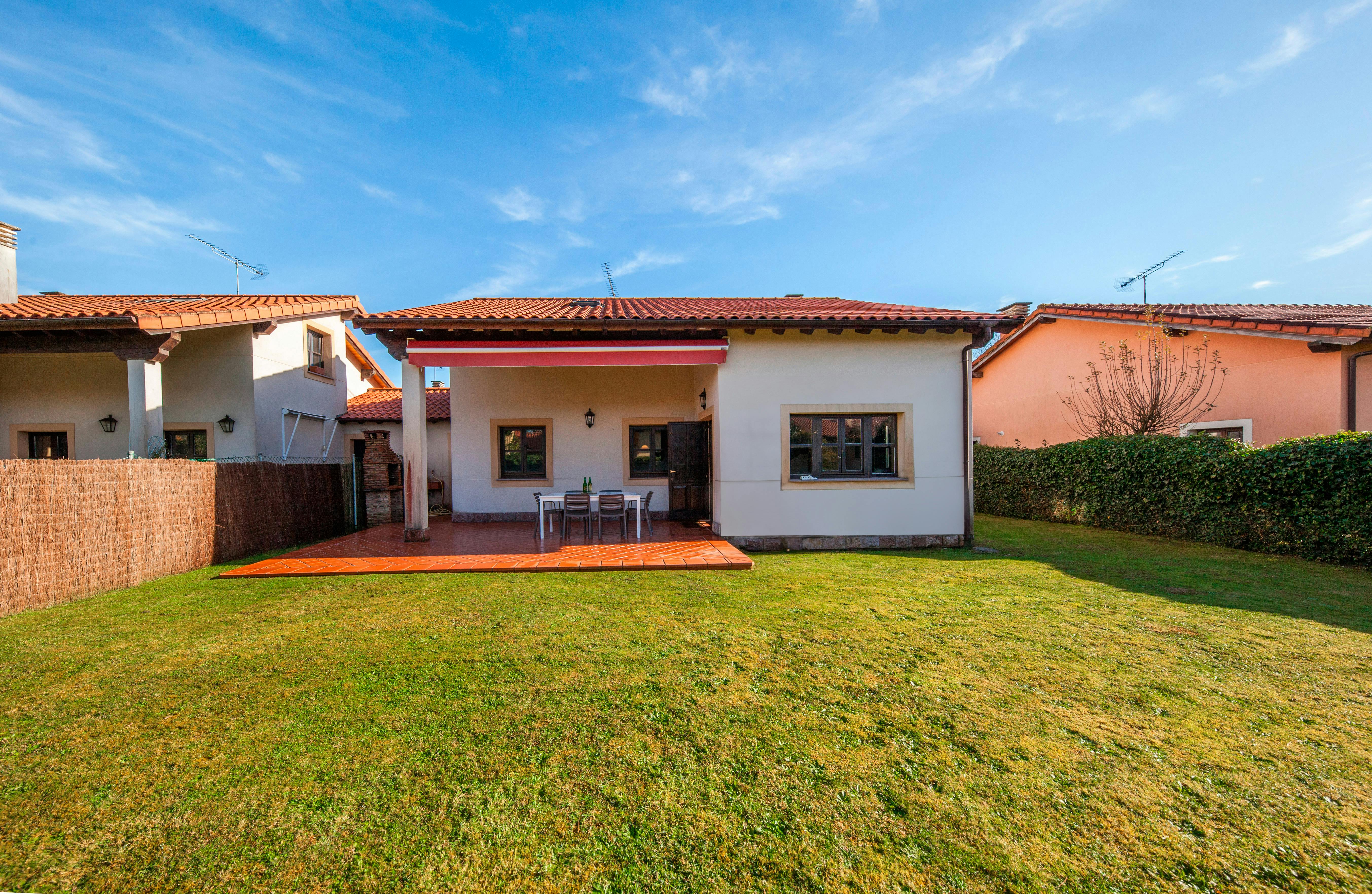 Huis te huur voor € 1.450 per maand in Andrín, Barrio Andrín