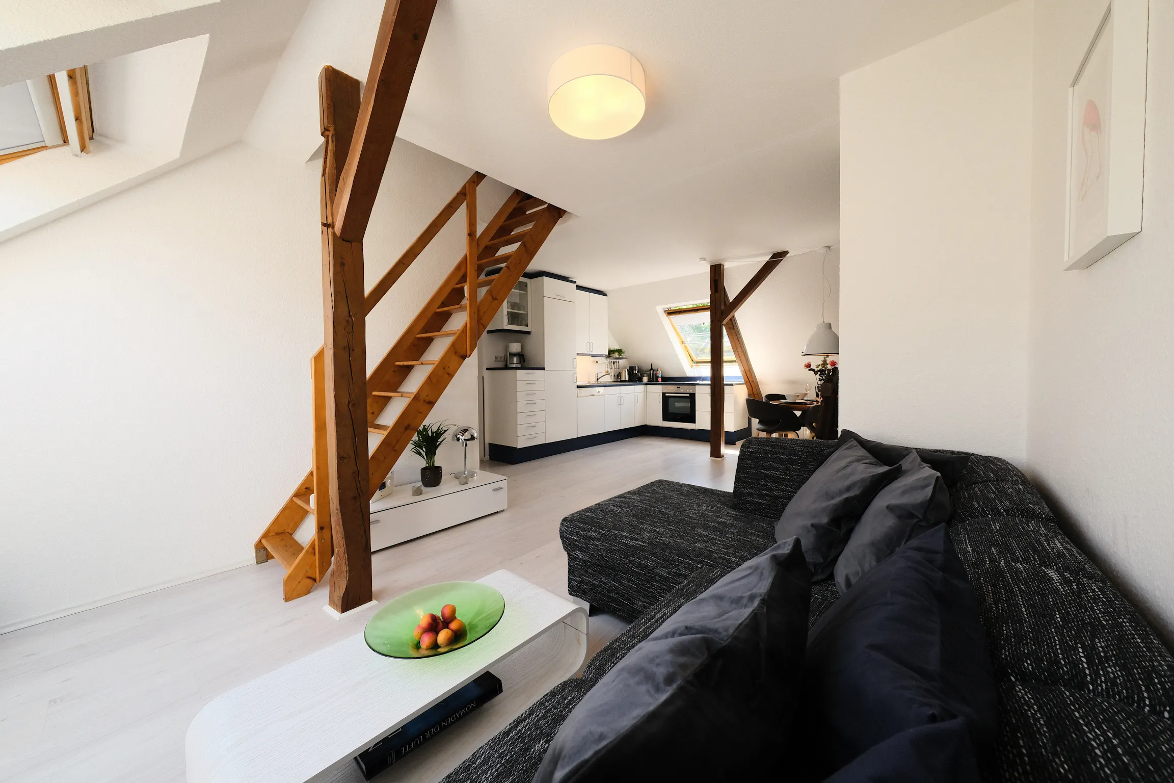 2-Bedroom Apartment in Haster Weg, Hannover 1