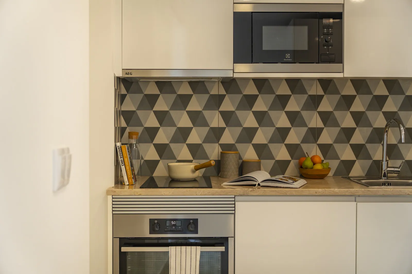 1-Bedroom Apartment in Calçada da Boa Hora, Lisbon (1608952) ROOM 1
