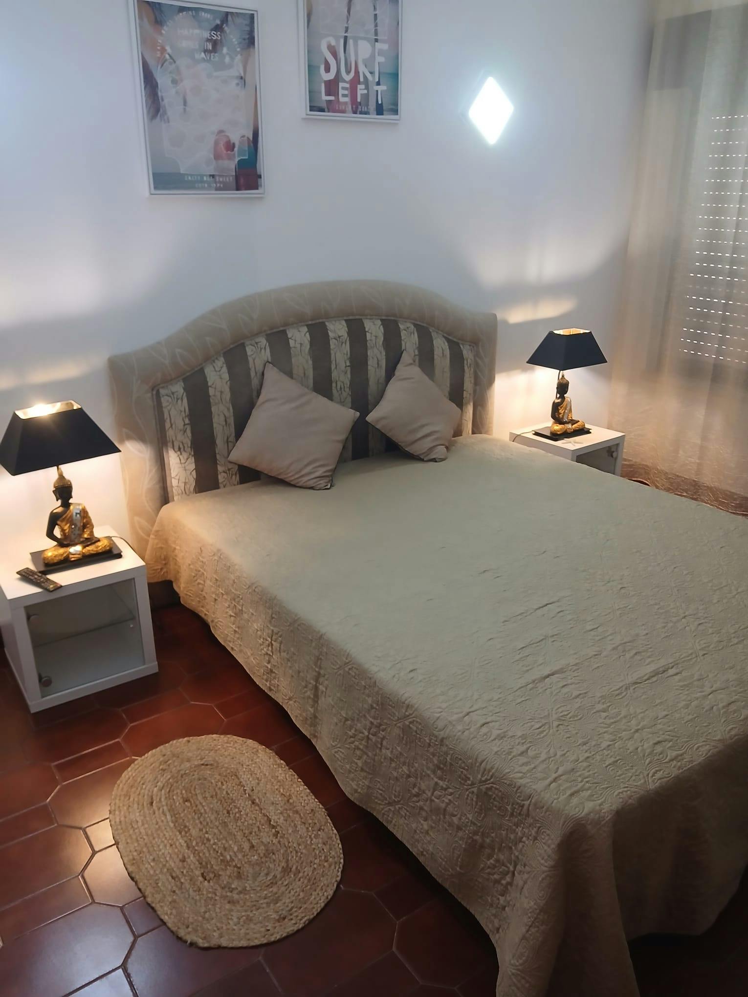 Apartament de închiriat pentru 850 EUR pe lună în Costa da Caparica, Avenida 1 de Maio